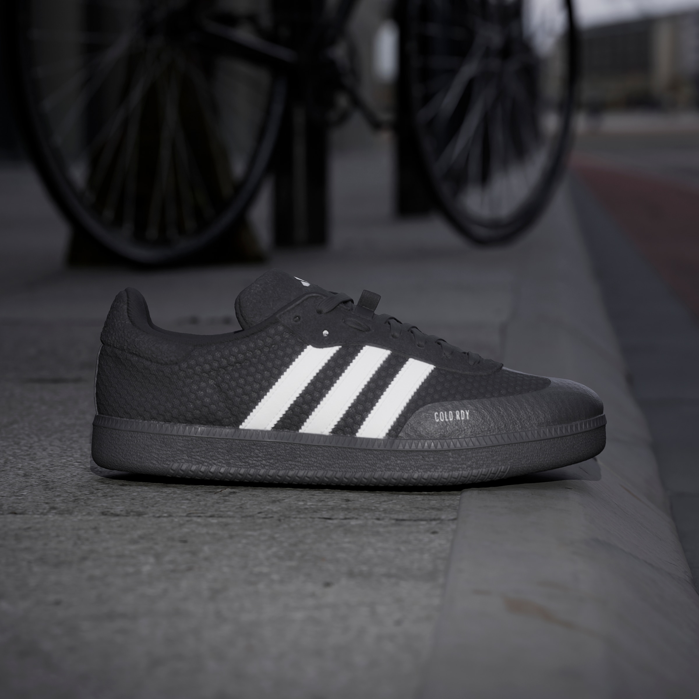 adidas Performance Fahrradschuh »VELOSAMBA COLD.RDY«, inspiriert vom Design des adidas samba