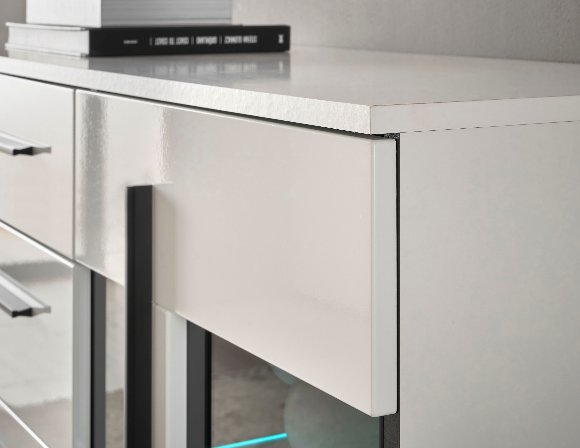 INOSIGN Wohnwand »Cantara, moderne Anbauwand, Wohnzimmer-Set, in Eiche Evoke oder Weiss«, (Set), enthält zwei Vitrinen, ein Sideboard und ein Wandboard