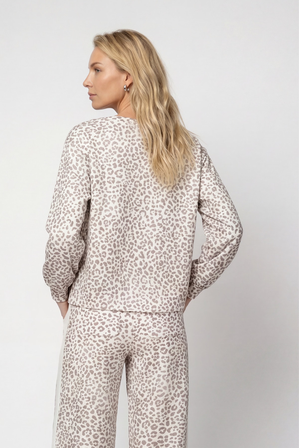 Monari Sweat-shirt »Sweatshirt Leo allover«, coupe régulière avec motif léopard
