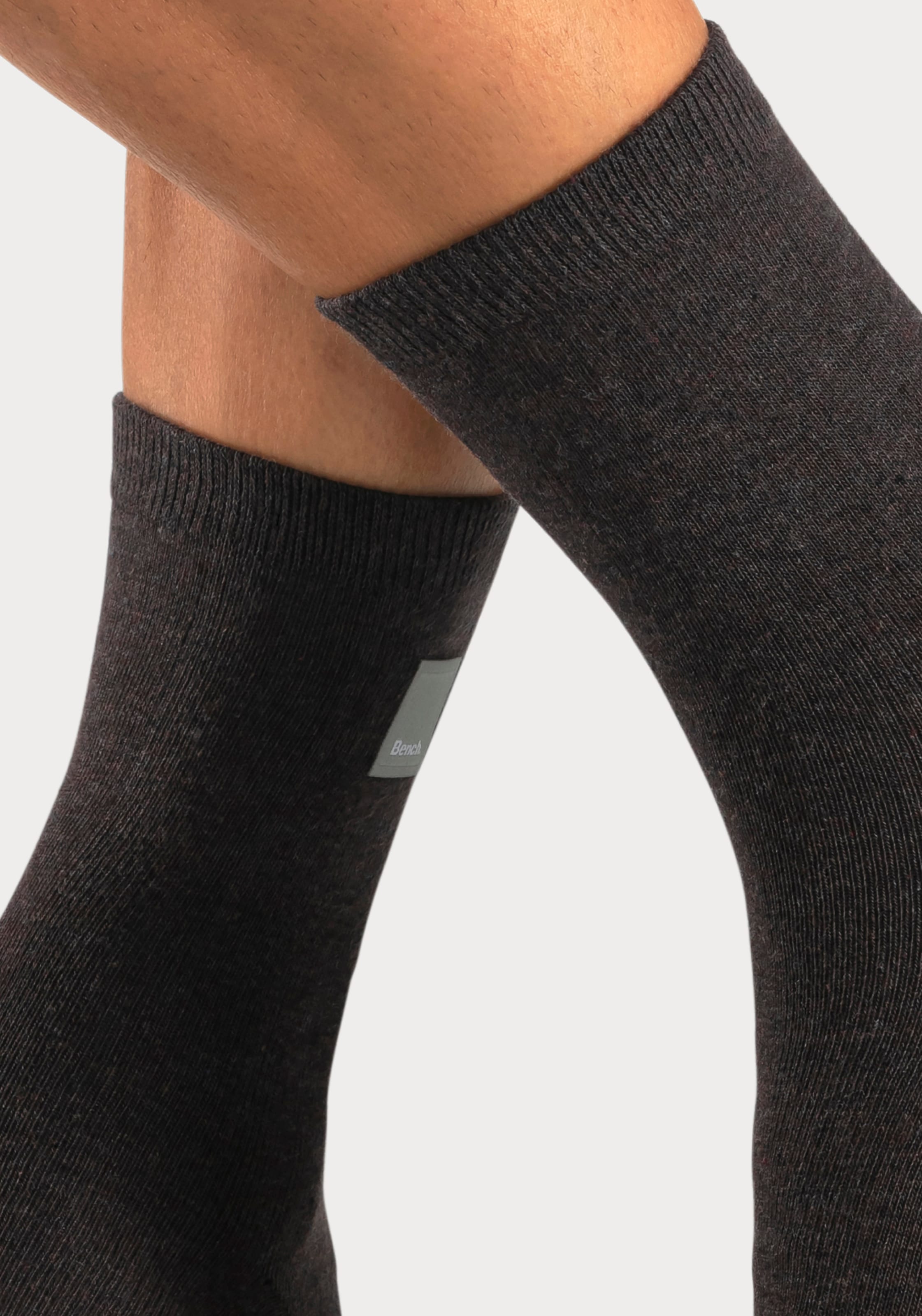 Bench. Basicsocken, (Packung, 4 Paar), mit Weblabel