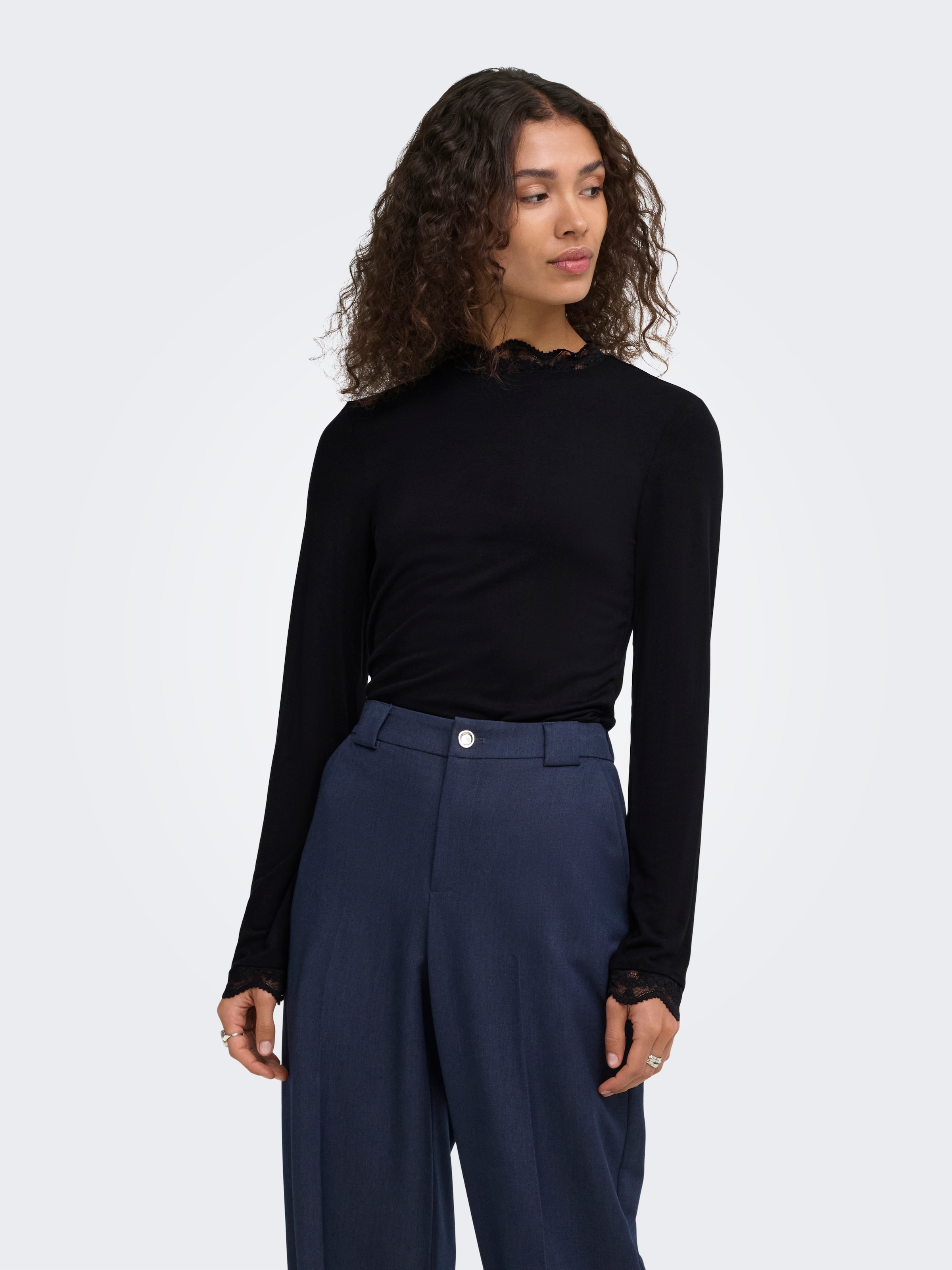 Image of ONLY Langarmshirt "ONLLIV L/S TOP WITH LACE DETAILS CS JRS" Viskosemischung, regular fit