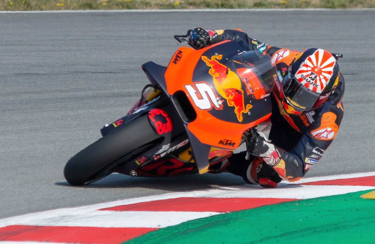 Image of Papermoon Fototapete »BARCELONA MOTOGP-JOHANN ZARCO 500 CMÃ‚³ MOTORRAD WM XXL«, Vliestapete, hochwertiger Digitaldruck, inklusive Kleister bei Ackermann Versand Schweiz