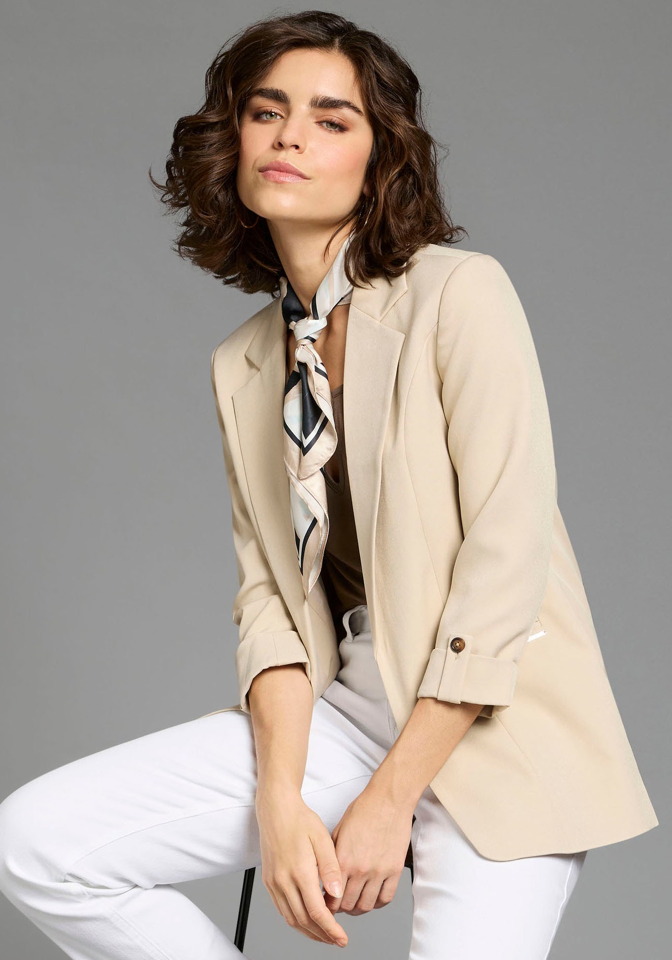 Laura Scott Nickituch mit grossem Milfleur Muster - NEW