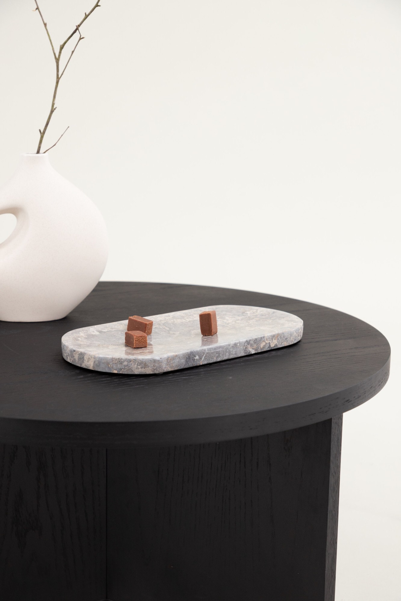 Venture Home Couchtisch »Saltö, runder Couchtisch in Holzfurnier-Optik, Ø 85 cm« Sofatisch, Furnier, rund, gepflegt, behaglich, edel