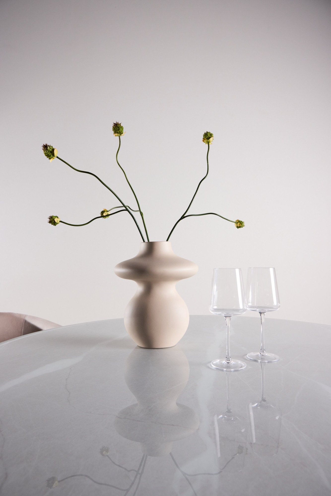 Venture Home Esstisch »Härön, runder Esstisch Ø 120 cm mit Glasplatte und Holzfuss, FSC« Esszimmertisch, transparente Platte, MDF-Mittelfuss, gerippt, hell