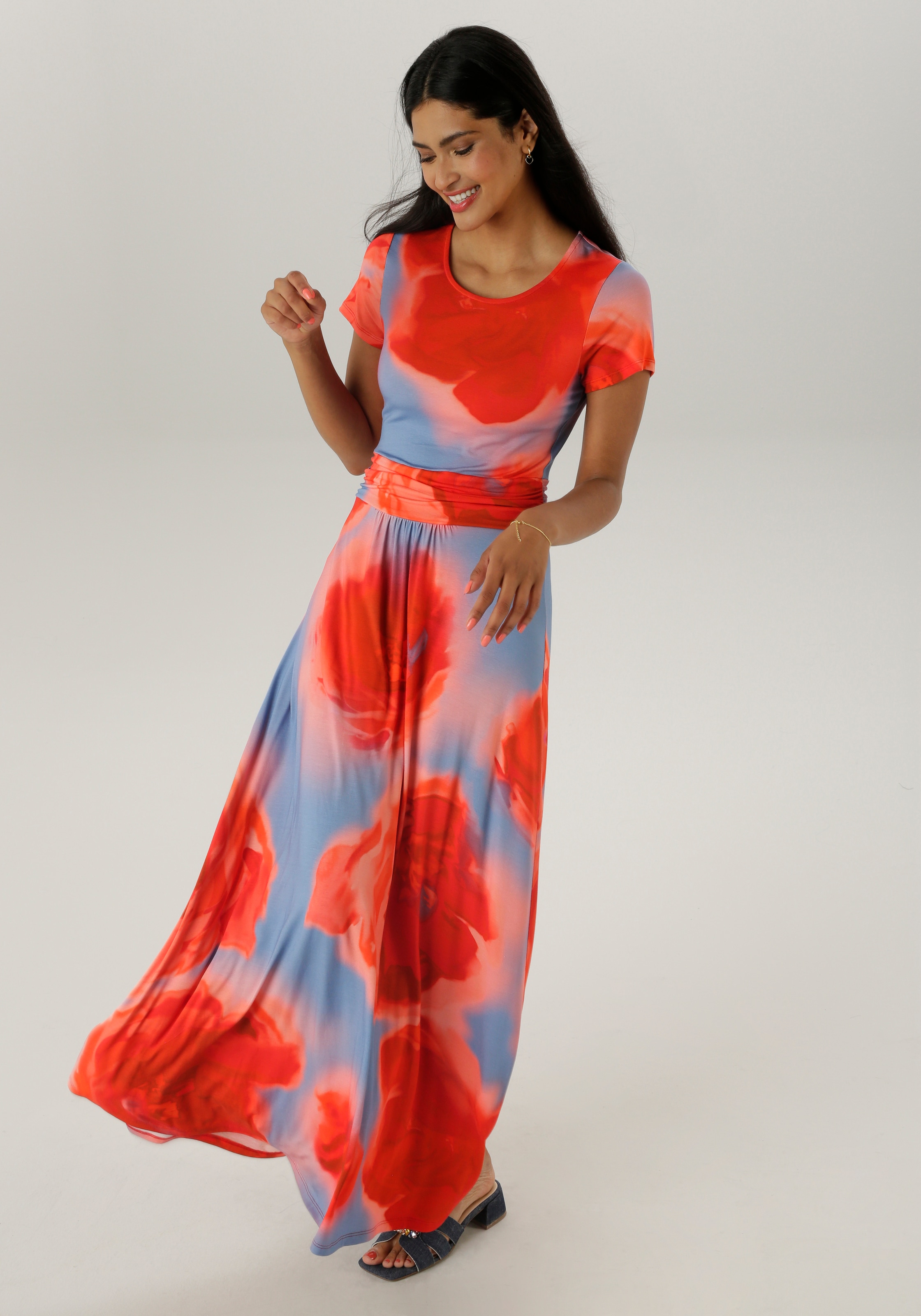 Aniston SELECTED Maxikleid, mit figurbetonenden Raffungen in der Taille