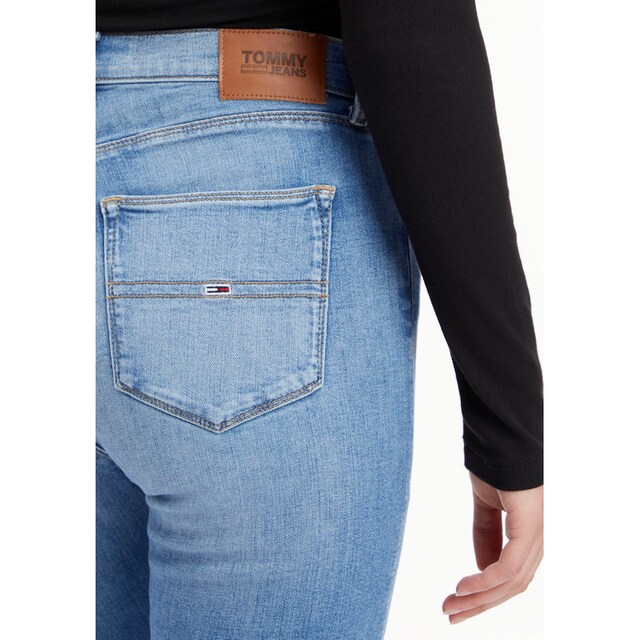 ♕ Tommy Jeans Skinny-fit-Jeans »Sylvia«, mit gestickter Tommy Jeans  Logo-Flag versandkostenfrei bestellen