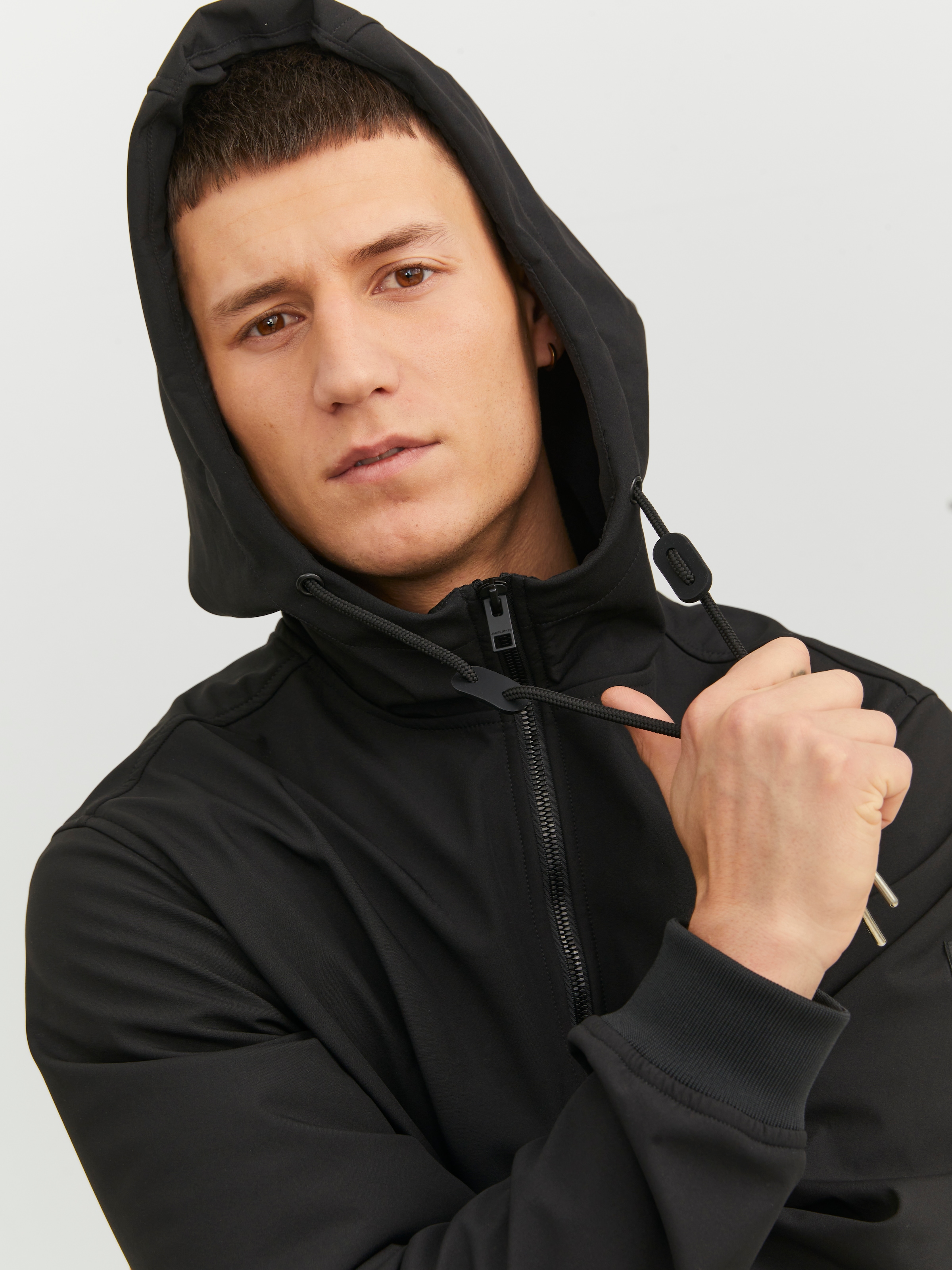 Jack & Jones Veste softshell »JJEBASIC mit wasserabweisender Funktion« avec capuche fibre synthétique, coupe régulière