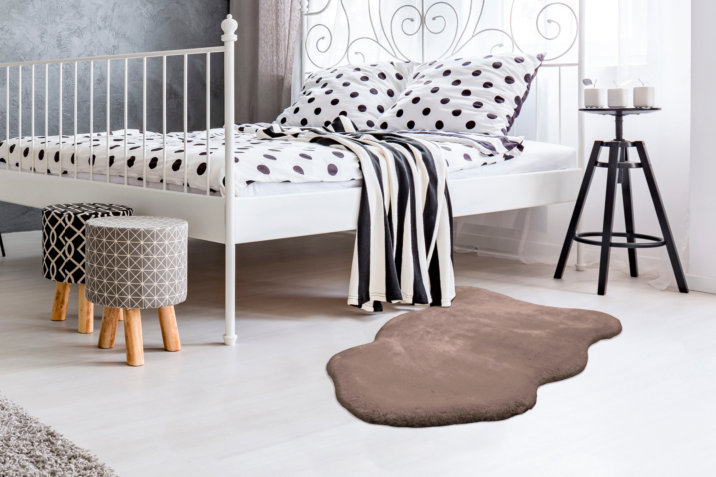 Padiro Fellteppich »Rabbit Light Sheepskin 825« fellförmig 23 mm Höhe weiches Fellteppich-Imitat, Schlafzimmer, Kinderzimmer