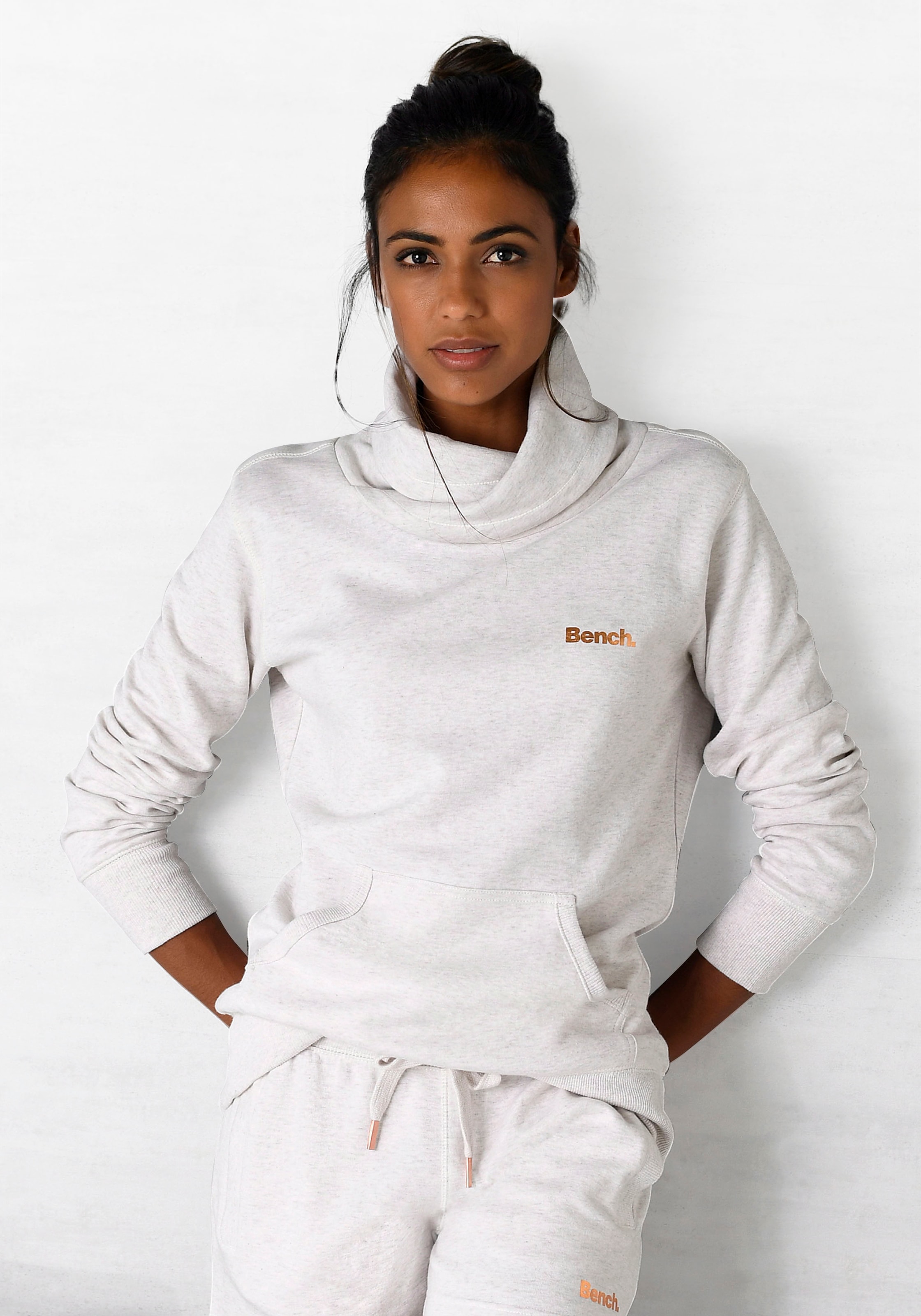 Bench. Loungewear Longsweatshirt »mit Stehkragen in Layeroptik«, und Kängurutasche, Loungewear, Loungeanzug