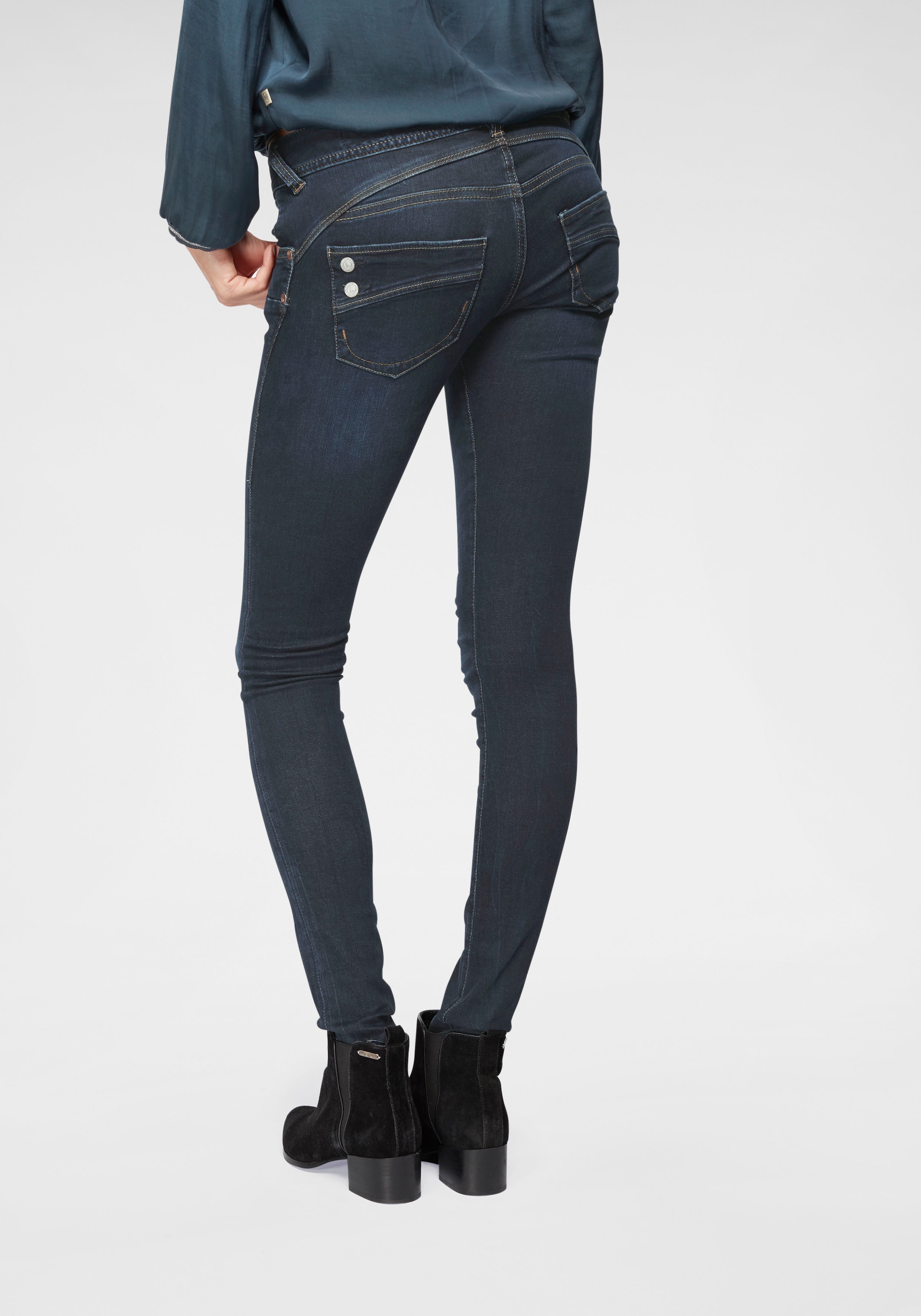 Herrlicher Slim-fit-Jeans »Piper Slim Denim«, mit Zierknöpfen an den Gesässtaschen