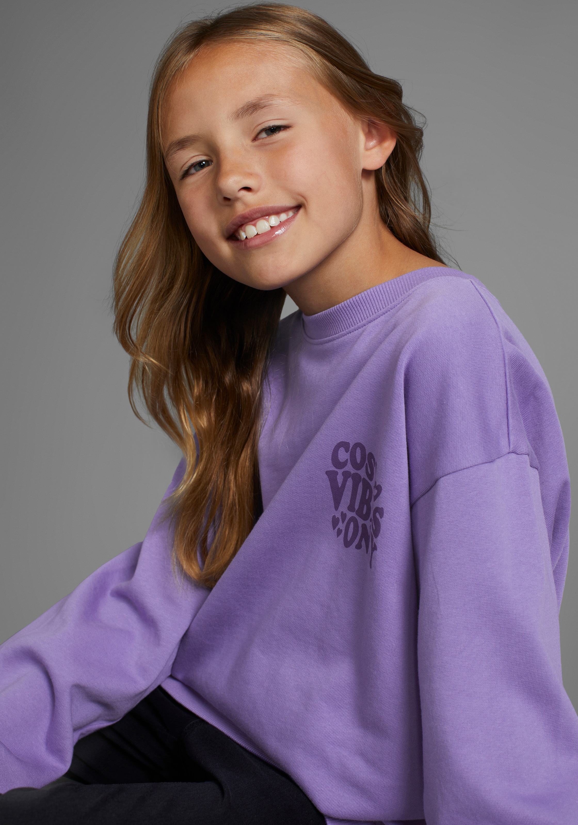 KIDSWORLD Sweatshirt »Rückenprint Sweatshirt«, in bequemer Form für Mädchen