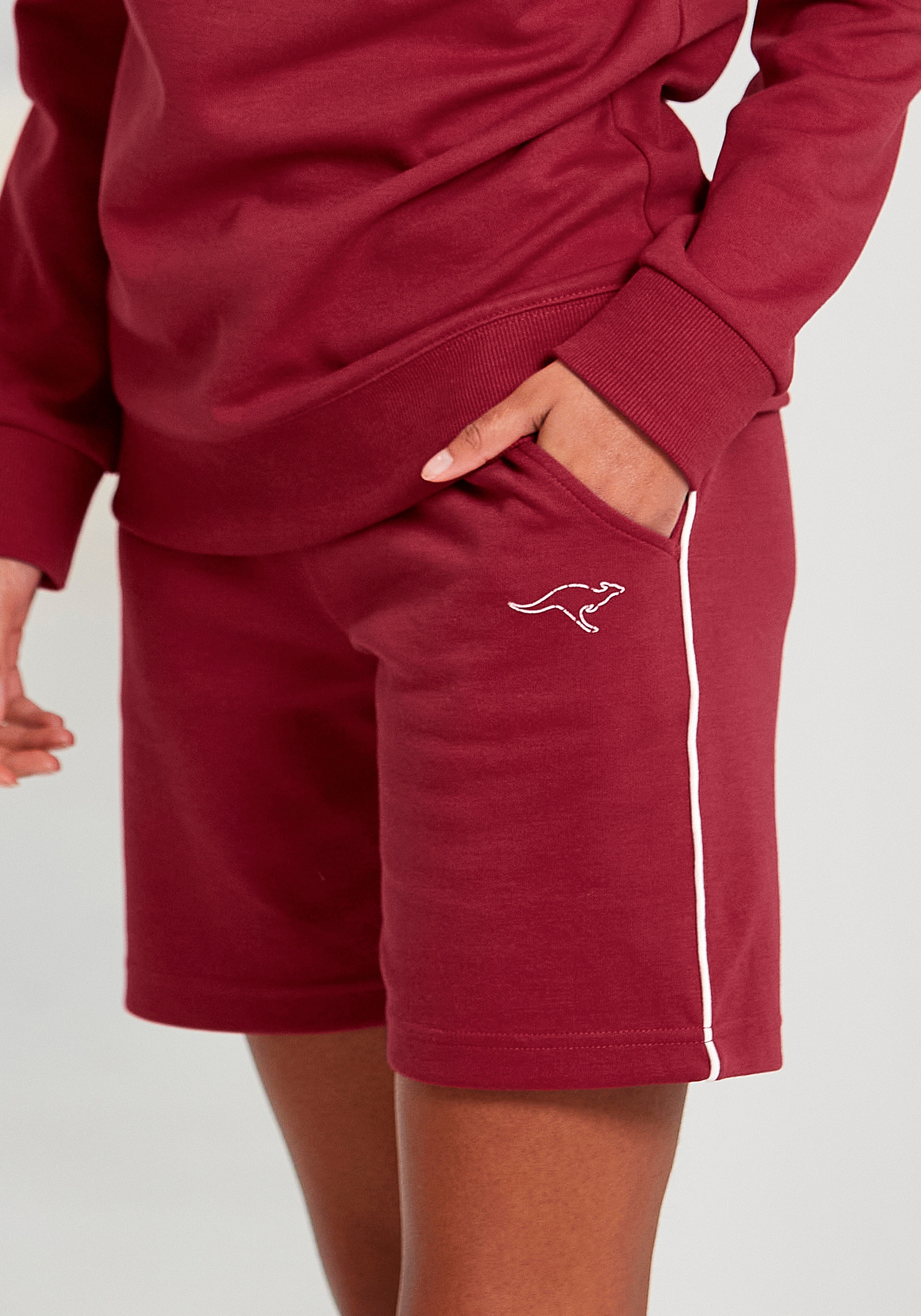 Image of KangaROOS Bermudas mit schmalem Piping an der Seite, Loungewear