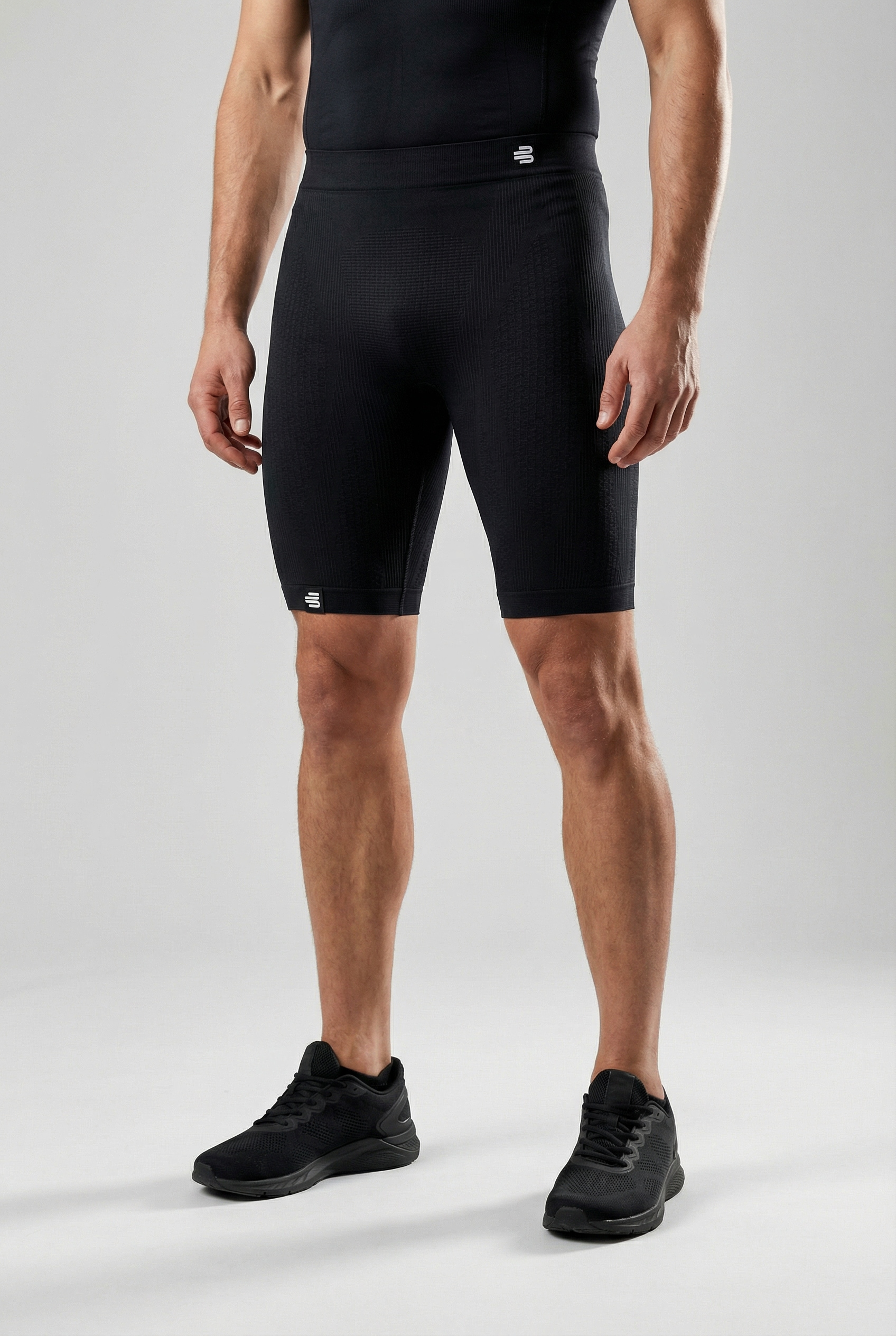 Image of Bauerfeind Funktionstights "COMPRESSION TIGHTS SHORT" mit gezielter Zonenkompression, aktivierende Kompressionszonen