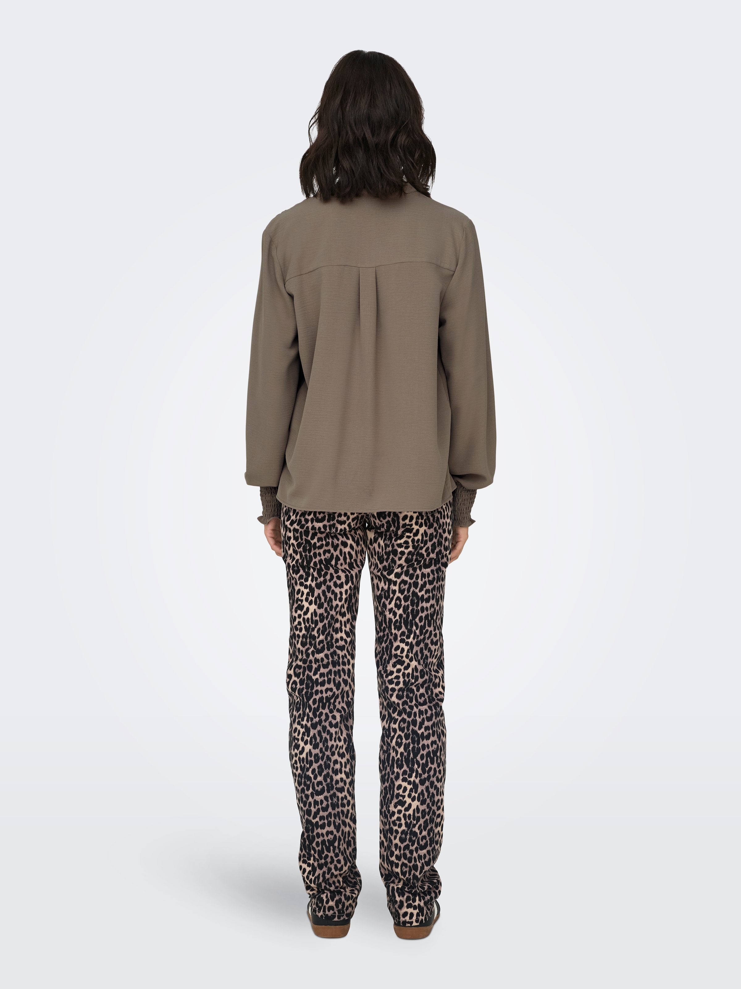 ONLY Blusenshirt »ONLMETTE V-NECK LS SMOCK TOP NOOS WVN«