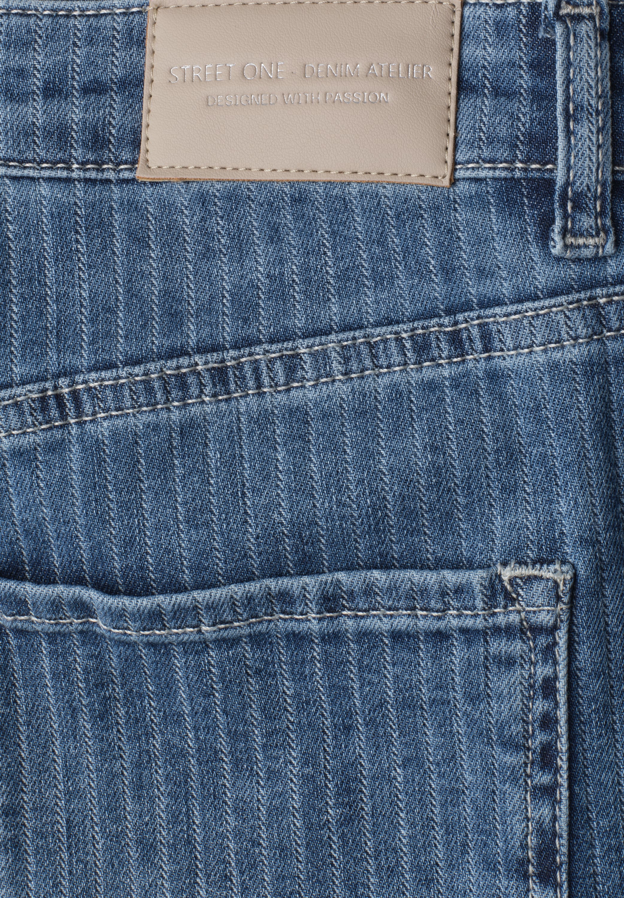 STREET ONE Jeans loose fit »Style Karlie« Avec pantalons barrel leg et effet rayé