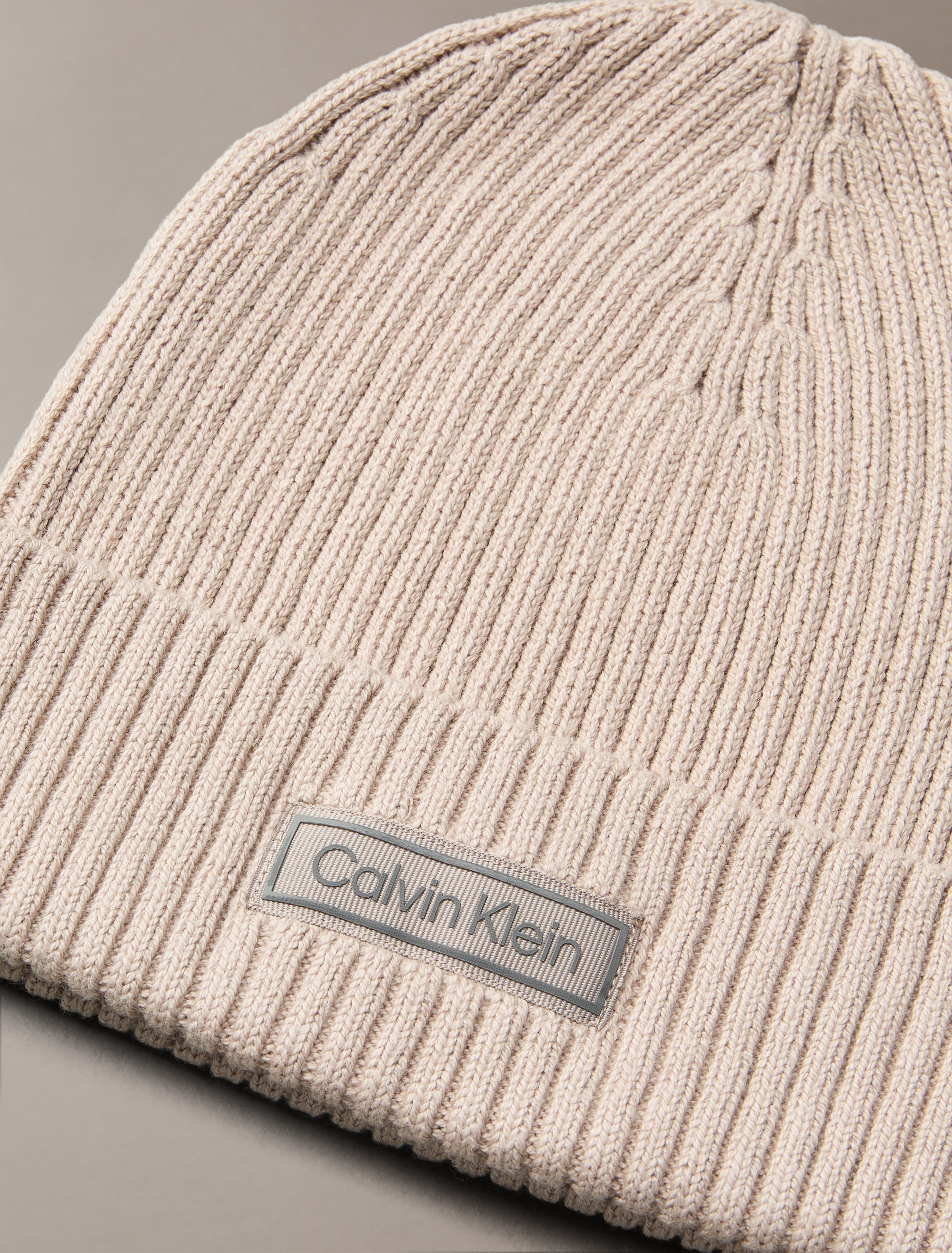 Calvin Klein Strickmütze »PATCH CHUNKY RIB COTTON BEANIE«, mit Markenlogo