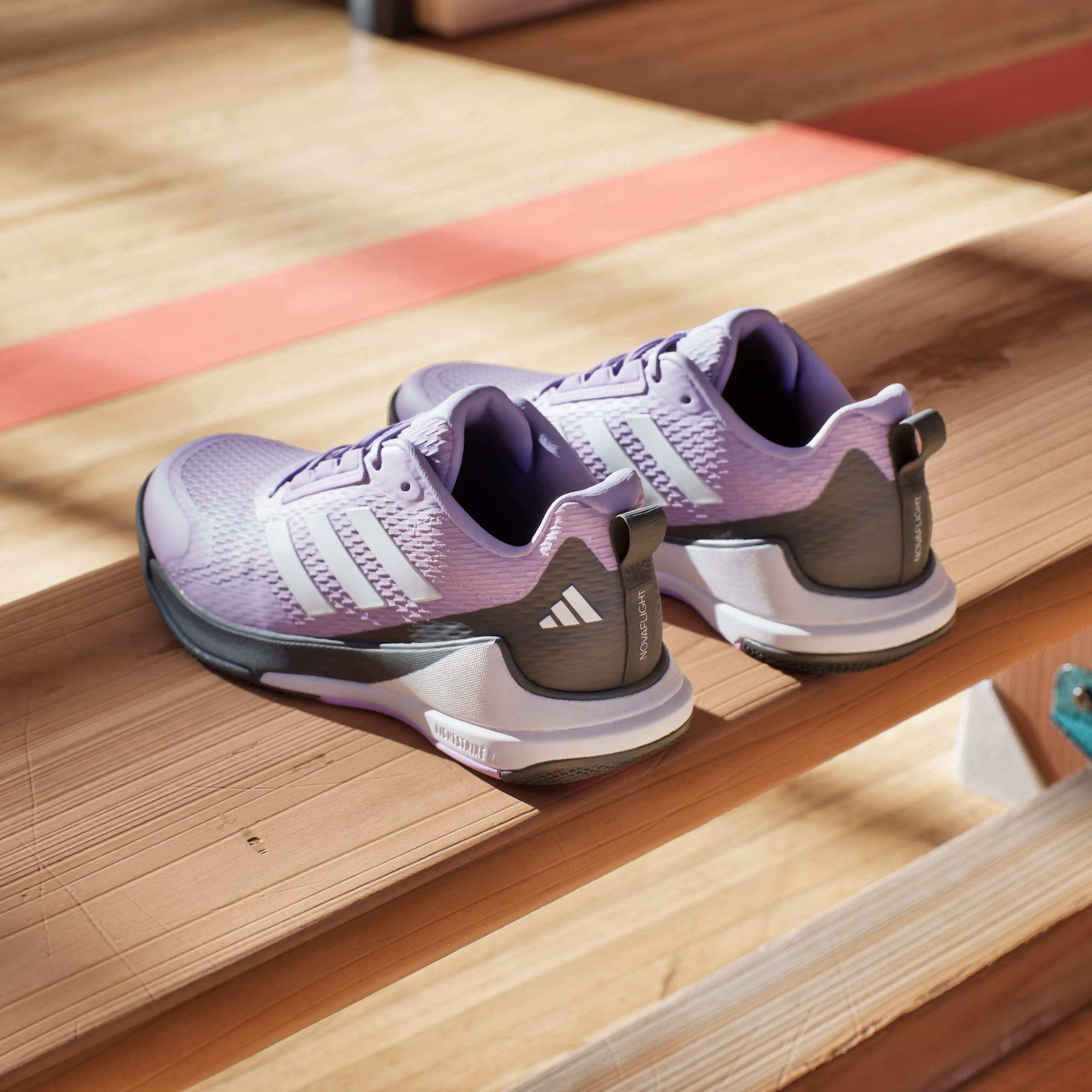 adidas Performance Hallenschuh »NOVAFLIGHT 2 INDOOR«, besonders geeignet für Handball und Volleyball