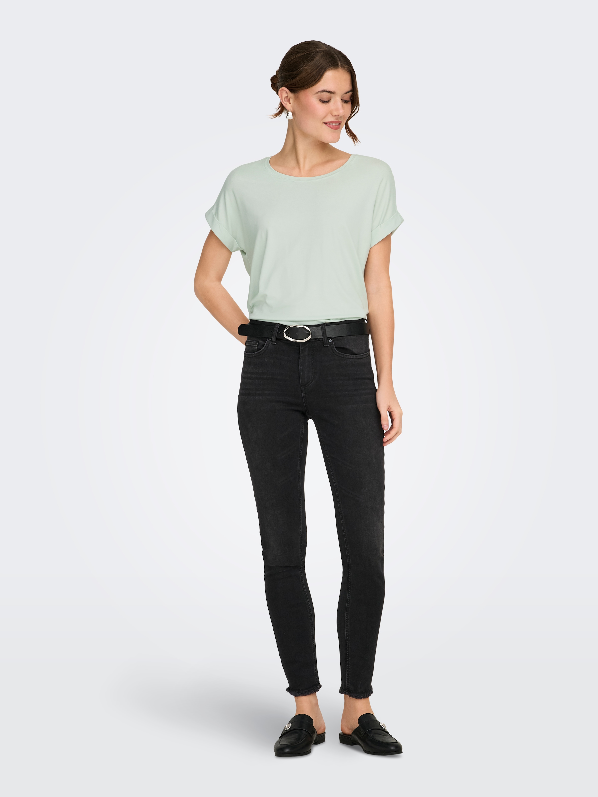 ONLY »ONLMOSTER – T-Shirt mit melierter Optik und elastischem Material« meliert, casual, lässig geschnitten, Viskosemischung, Rundhals