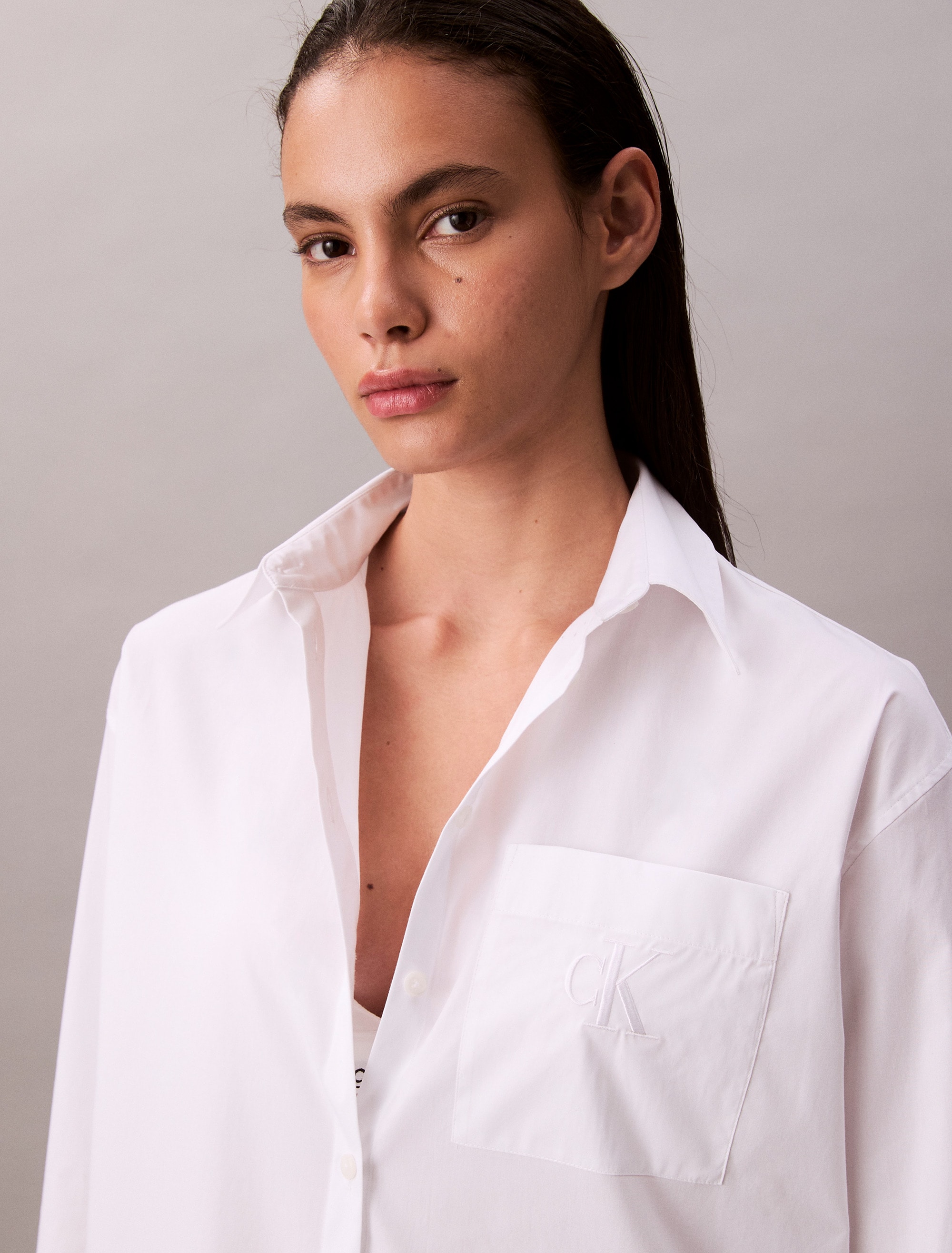 Calvin Klein Jeans Blouse chemise coupe décontractée, broderie sur la poche poitrine