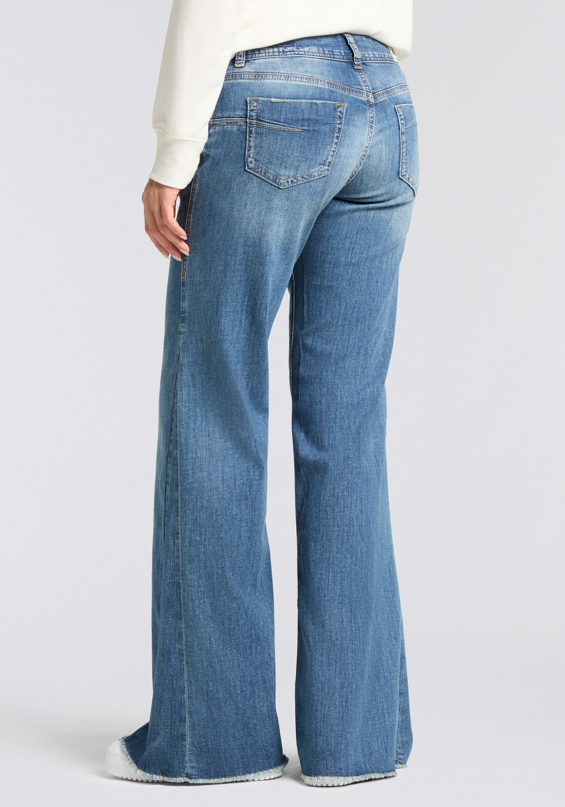 Herrlicher Jeans à 5 poches »Edna Kama Denim Light« Flared Fit, extra Weite