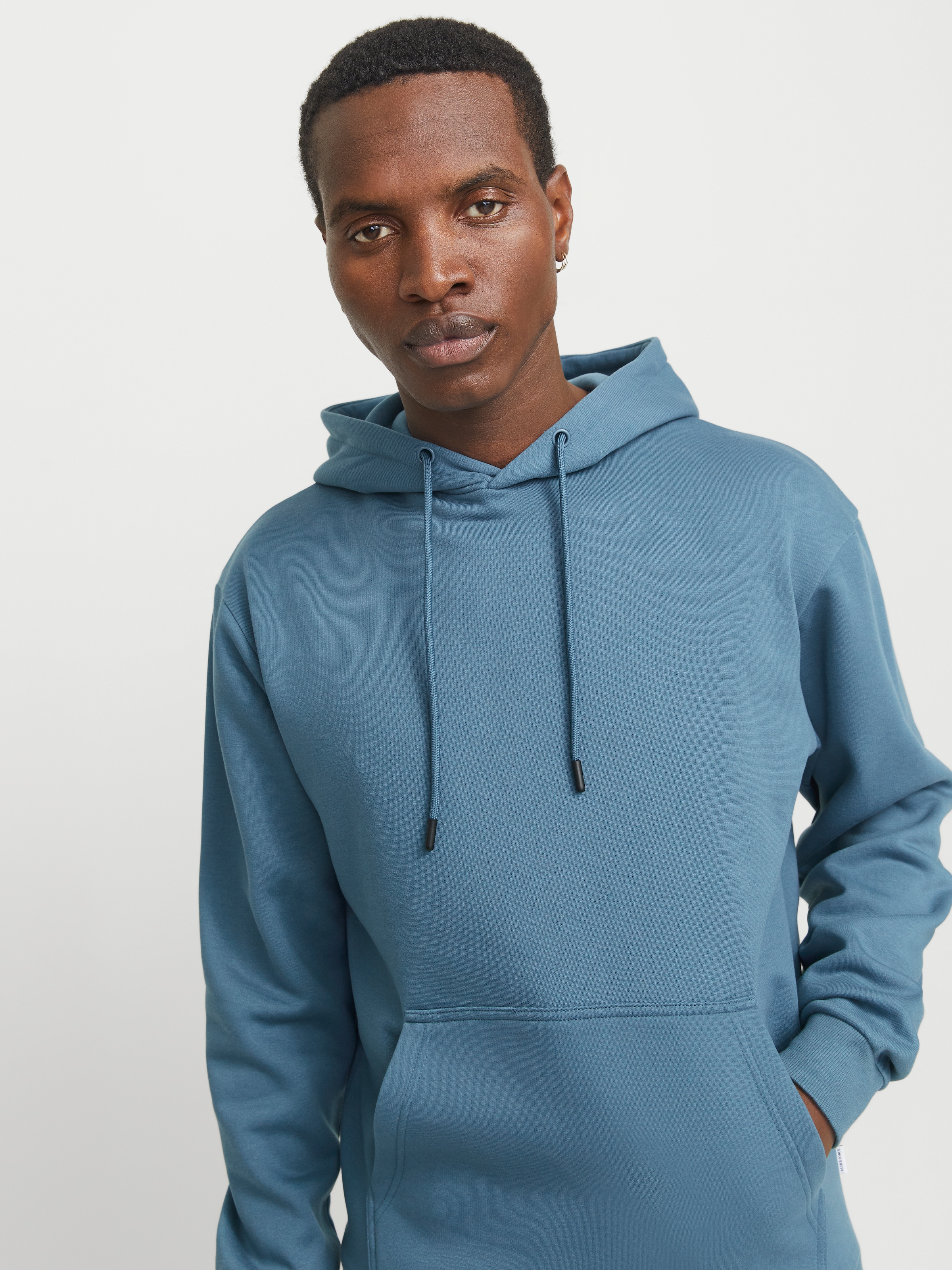 Jack & Jones Kapuzensweatshirt »JJEBRADLEY SWEAT HOOD NOOS«, mit Känguru Tasche