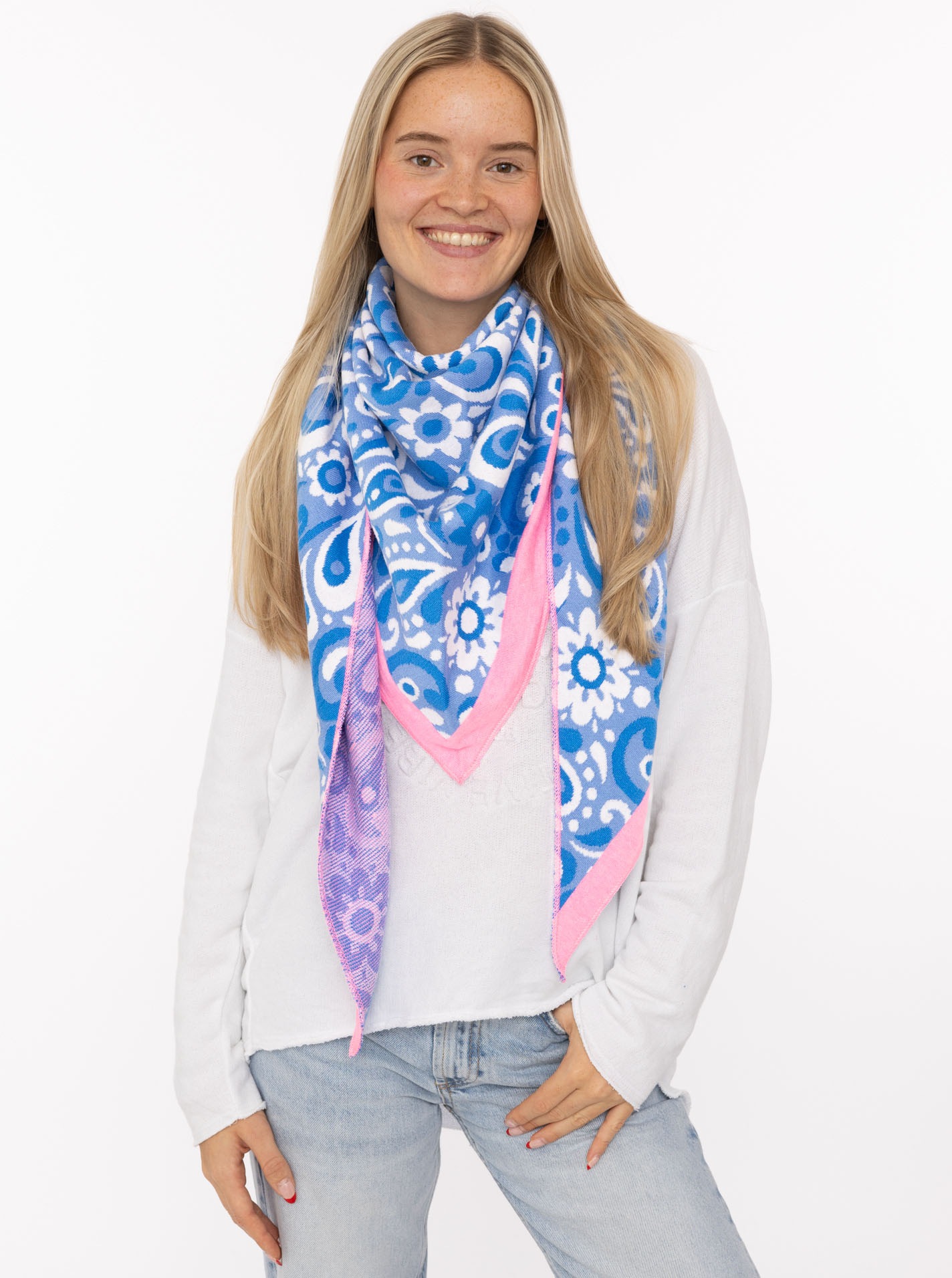 Image of Zwillingsherz Dreieckstuch ""Blumige Aussichten"" Florales Muster, Kante Uni, Strick