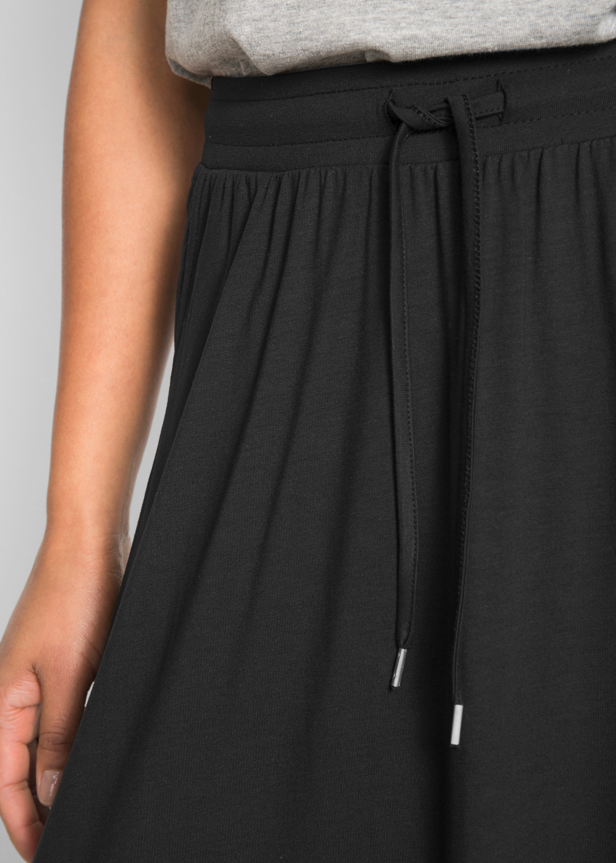 bonprix Jupe en jersey »Jersey Rock aus Viskose-Mix« aus Viskosemischung, lockere Passform, unifarbene Optik