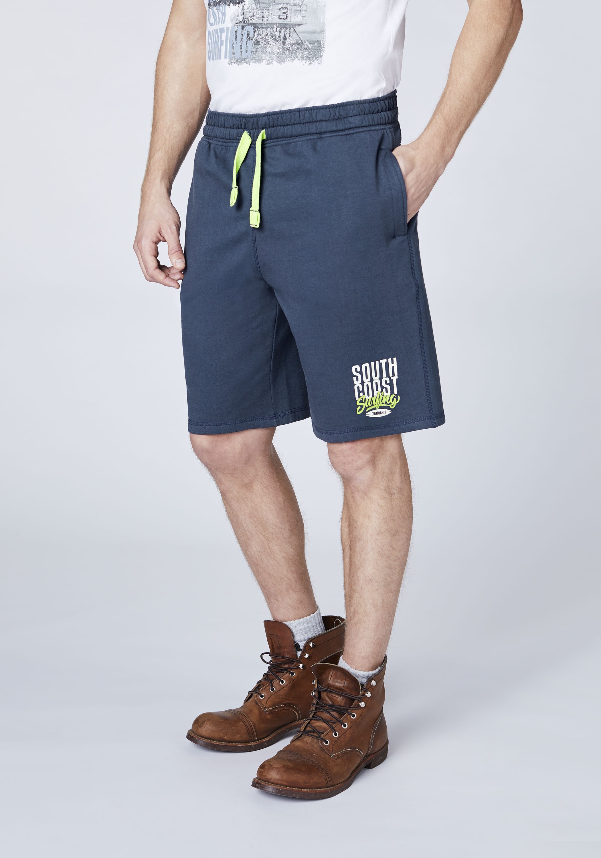 Sweatshorts »mit zwei Eingrifftaschen«