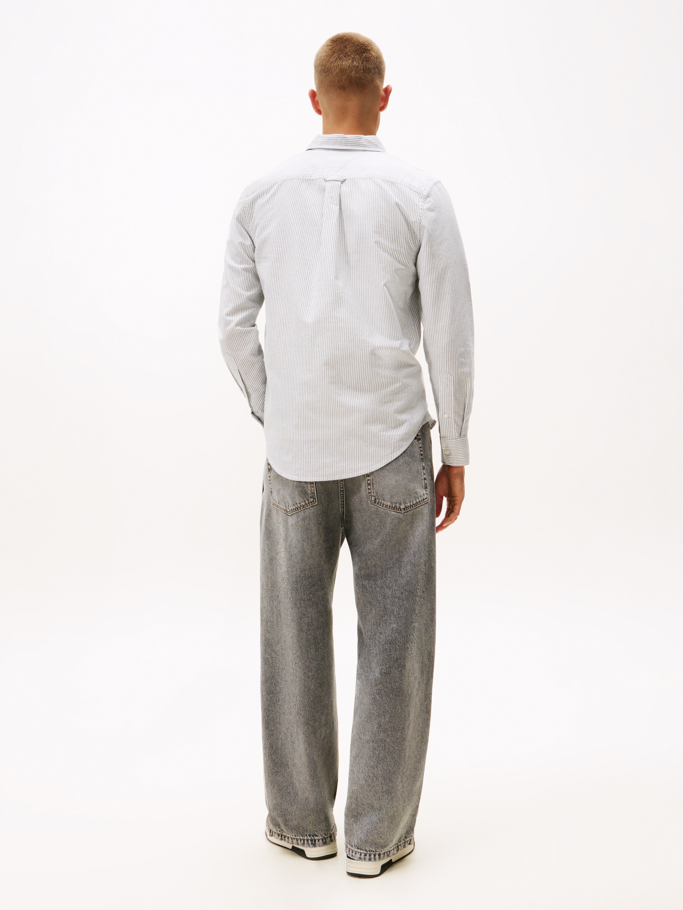 Tommy Jeans Langarmhemd »TJM SLIM STRIPE OXFORD SHIRT EXT«, Mit Button-Down-Kragen
