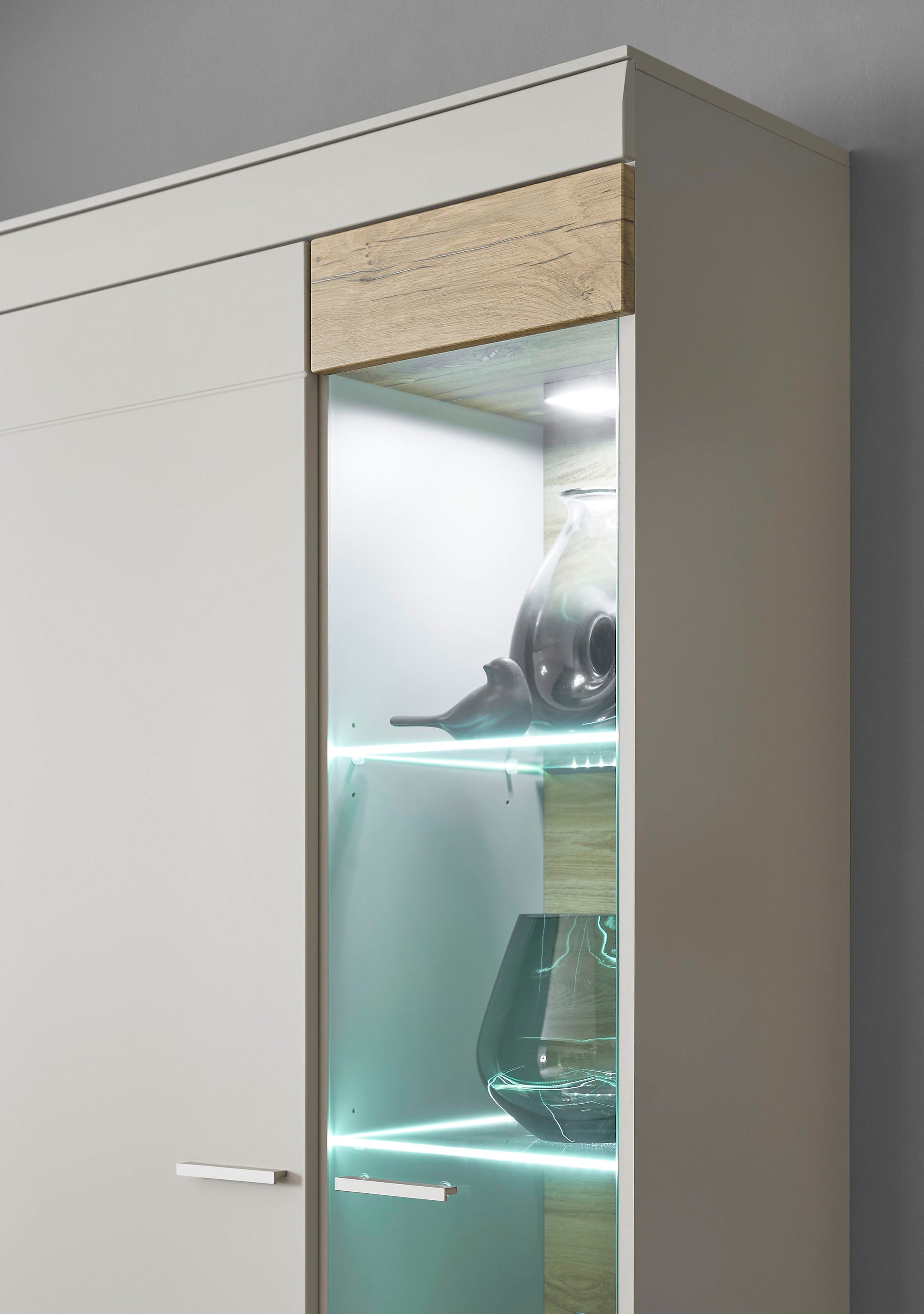 INOSIGN Vitrine »SCARA ohne Beleuchtung«, mit Applikation Zinneiche Dekor, Breite 90 cm, mit Softclose-Funktion