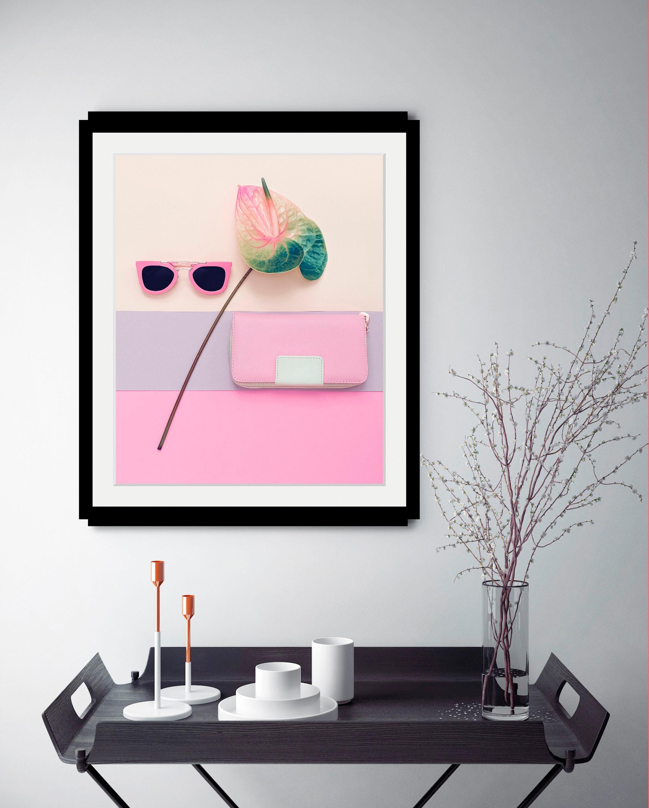 queence Bild »Sonnenbrille Pink«, Fashion-Magazincover-Mode-Modebilder-Blumen-Blumenbilder, HD Premium Poster-Druck inkl. Holzrahmen