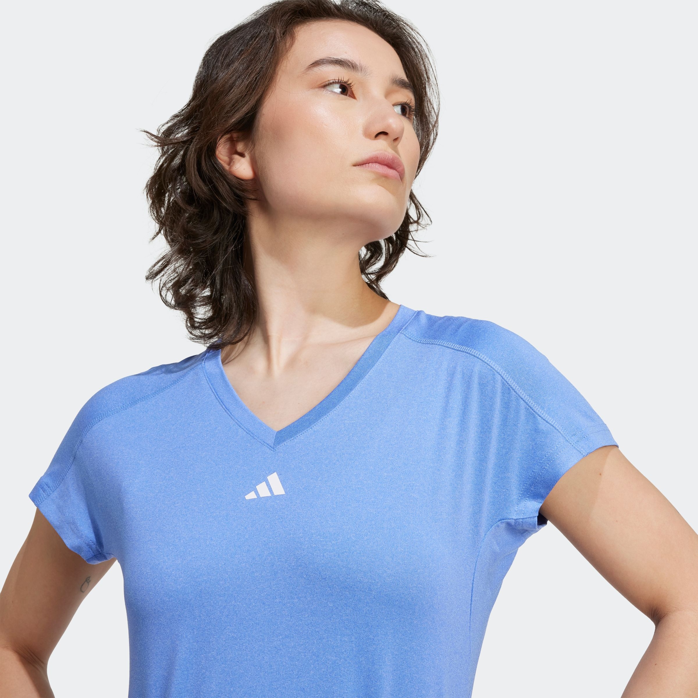 adidas Performance T-Shirt »TR-ES MIN T«, Trainingsshirt, feuchtigkeitsabsorbierend mit V Ausschnitt
