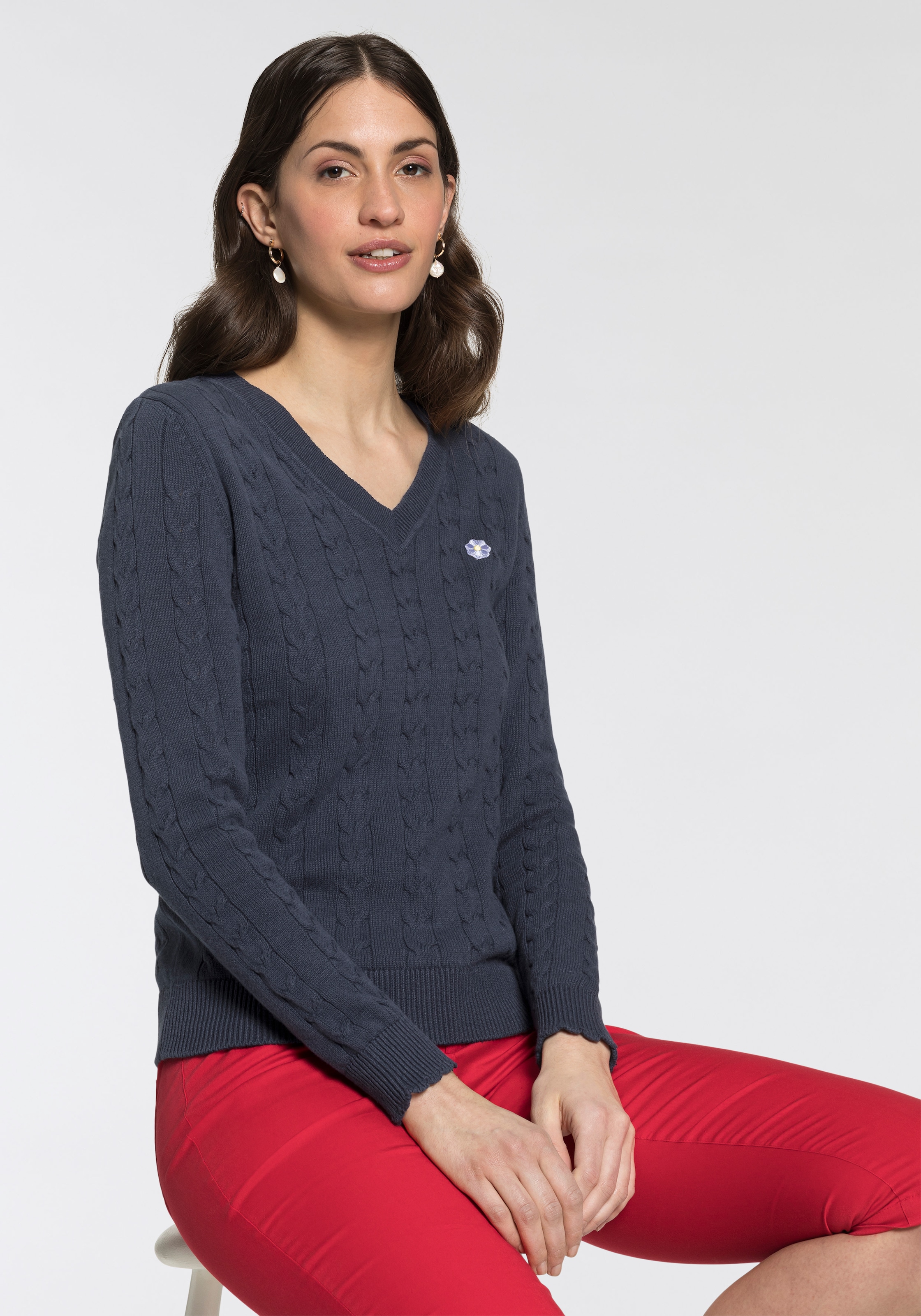 V-Ausschnitt-Pullover, mit Zopfmuster und Stickerei