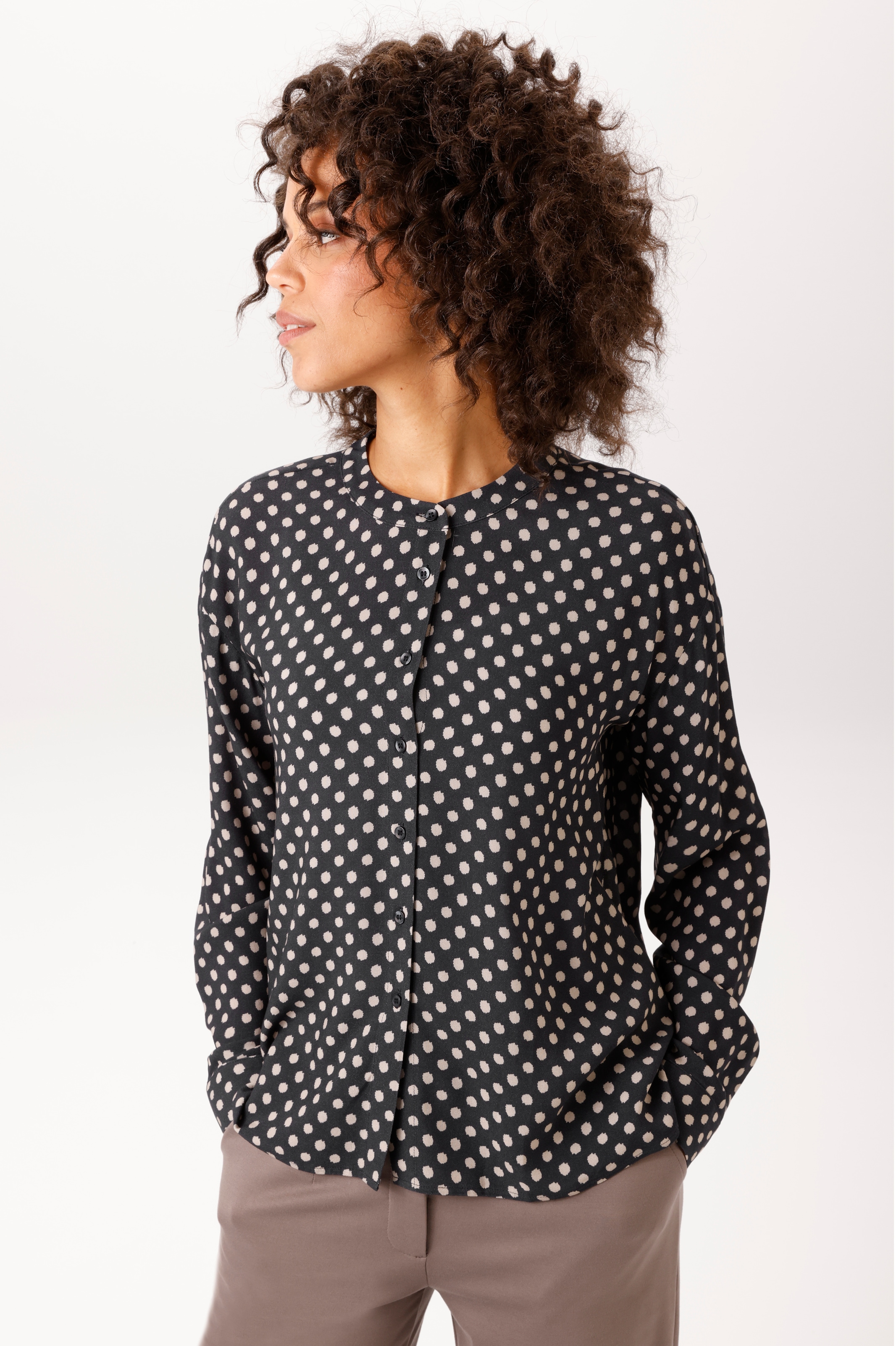 Image of Aniston CASUAL Hemdbluse mit fantasievollen Tupfen bedruckt - NEUE KOLLEKTION
