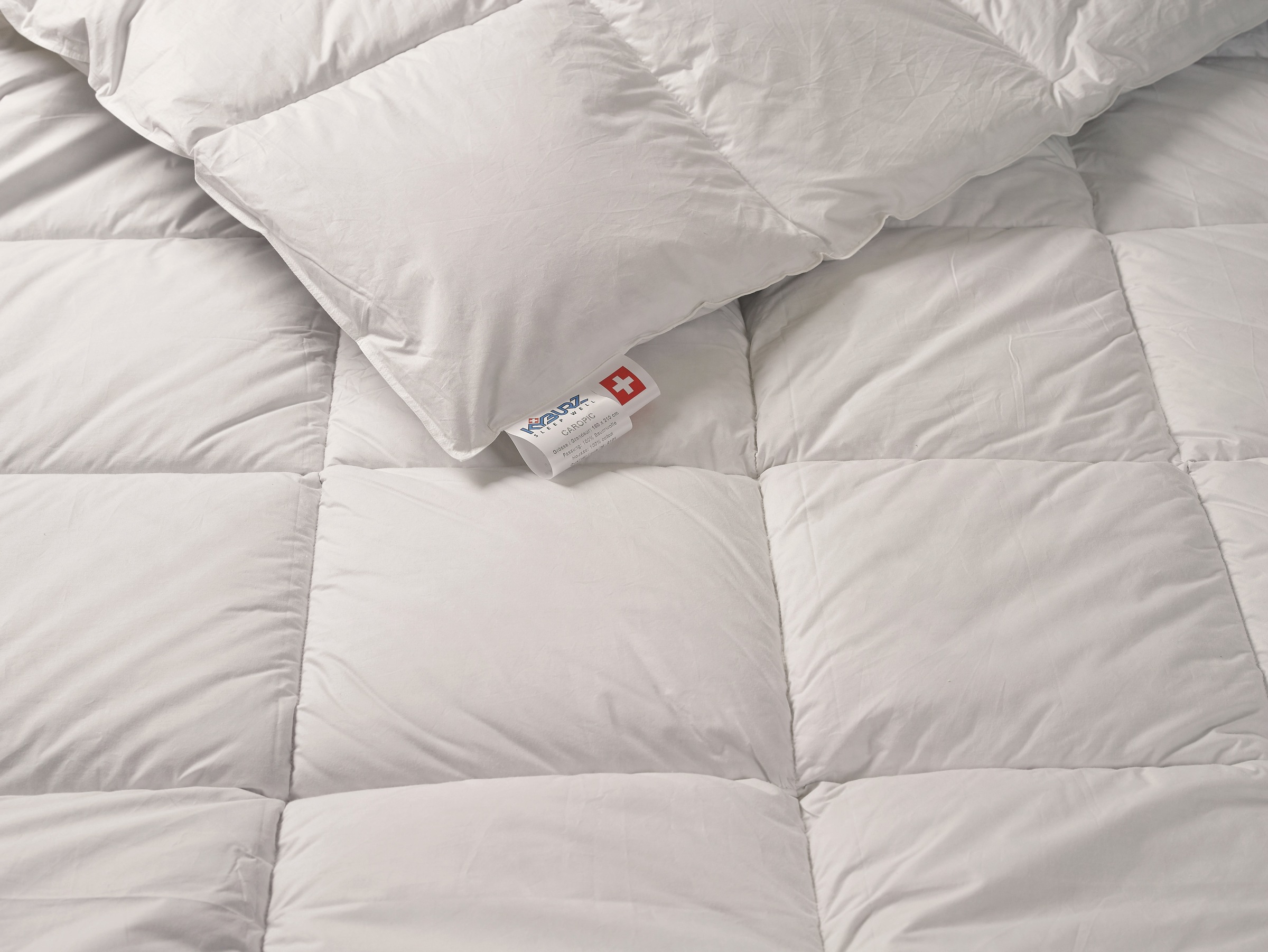 Image of Kyburz Daunenbettdecke »Duvet Gans«, normal, Füllung neue, reine Gänsedaunen fedrig, weiss, Daunengehalt 60%, Bezug 100 % Baumwolle, (1 St.) bei Ackermann Versand Schweiz