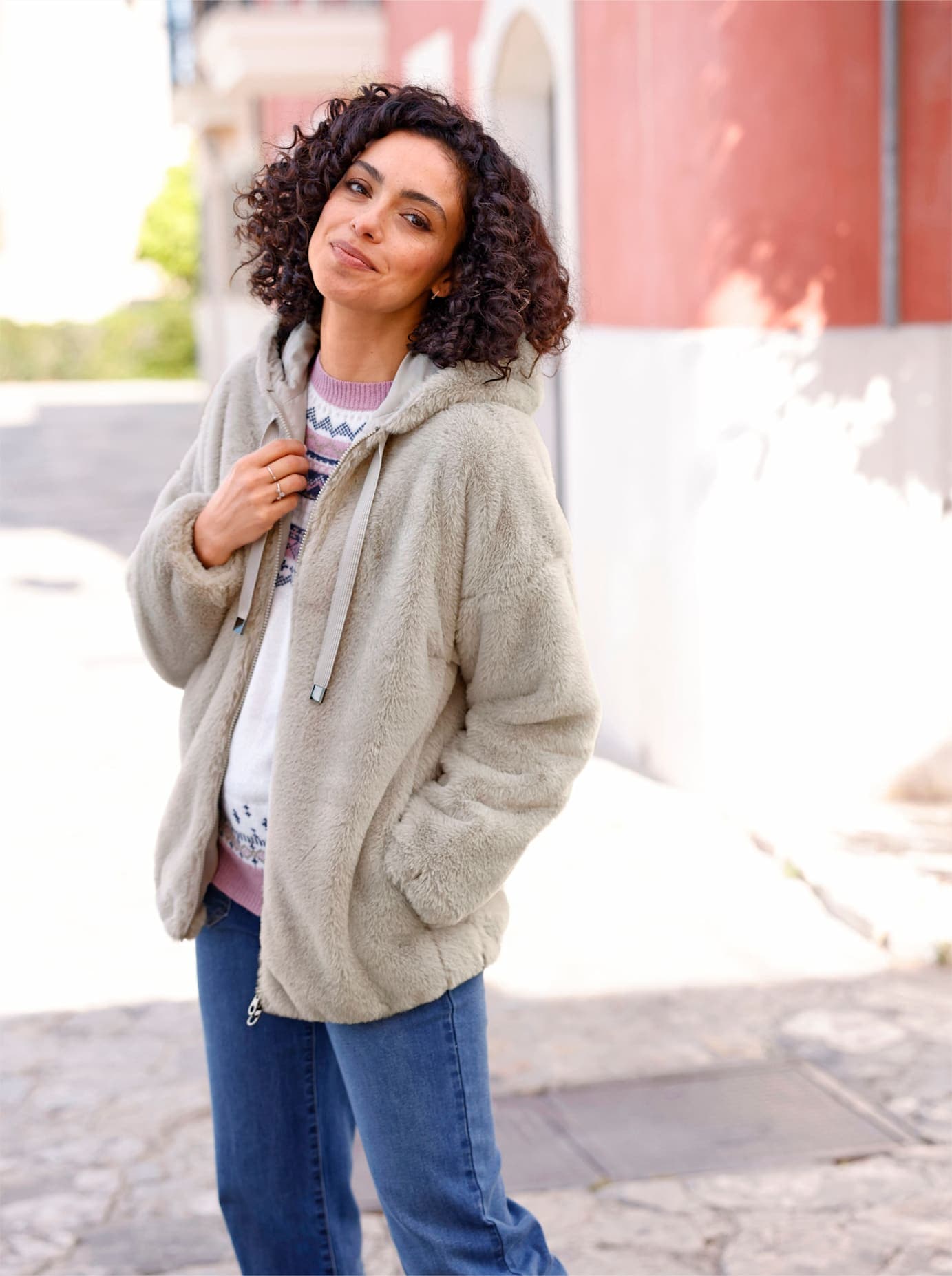 Inspirationen Fellimitatjacke mit Kapuze