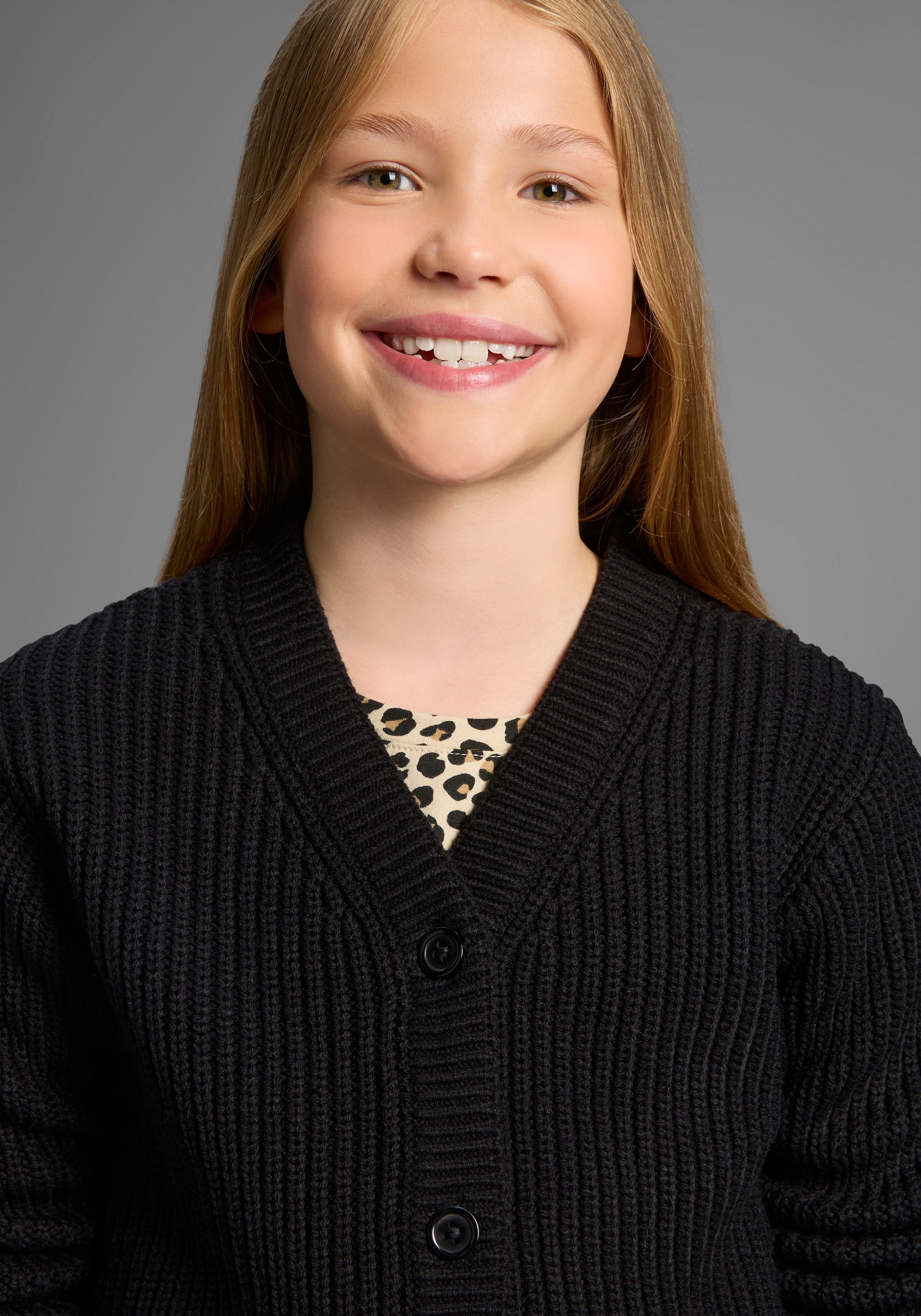 KIDSWORLD Veste en tricot »Strickjacke Basic-Style« Strickjacke, toll zu allem zu kombinieren