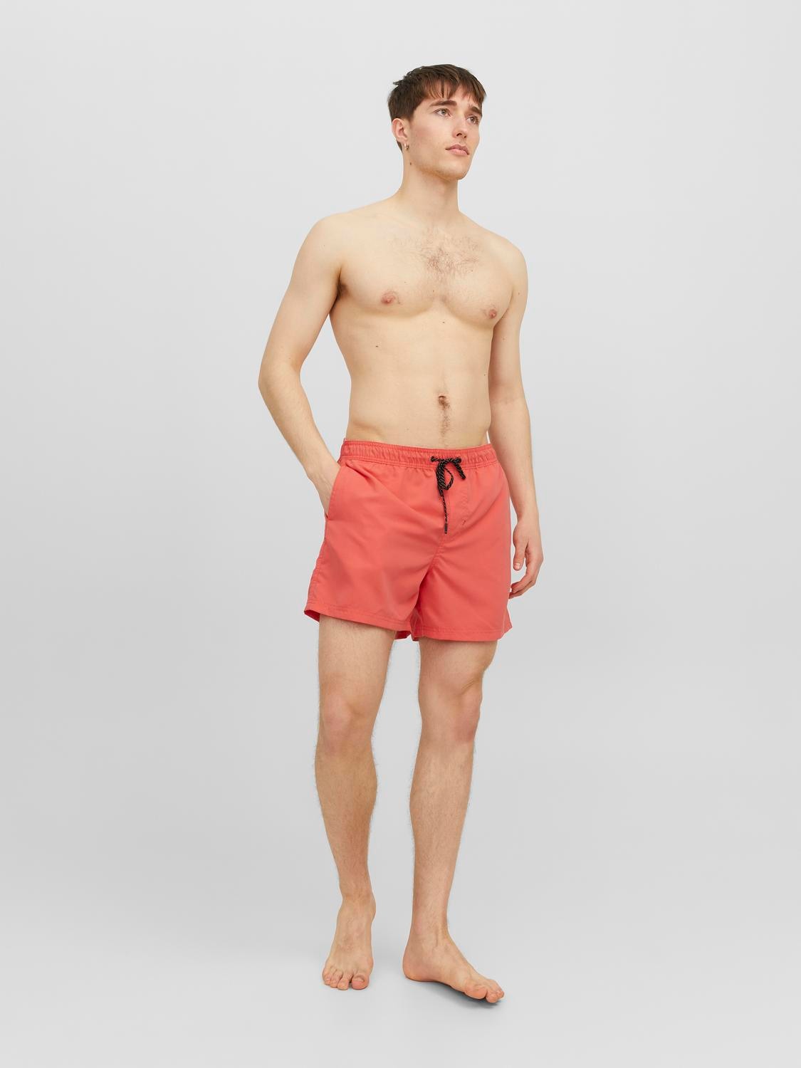 Jack & Jones Badeshorts »JPSTFIJI JJSWIM SOLID SN LY«, gut geschnittene Schwimm-Shorts für den Strand aus recyceltem Garn