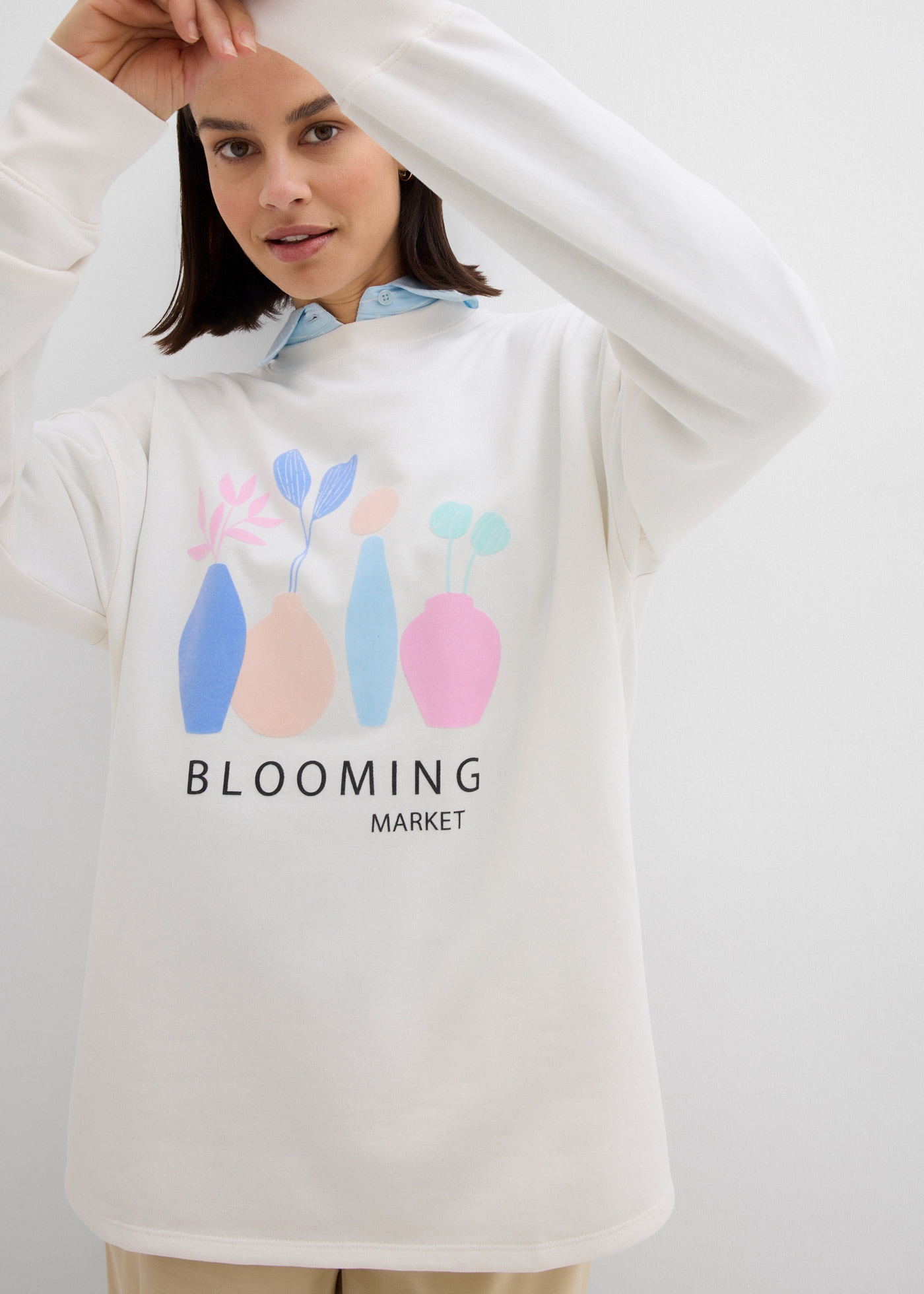 Image of bonprix Sweatshirt, mit Langarm, mit Blumen-Druck, mit Seitenschlitzen