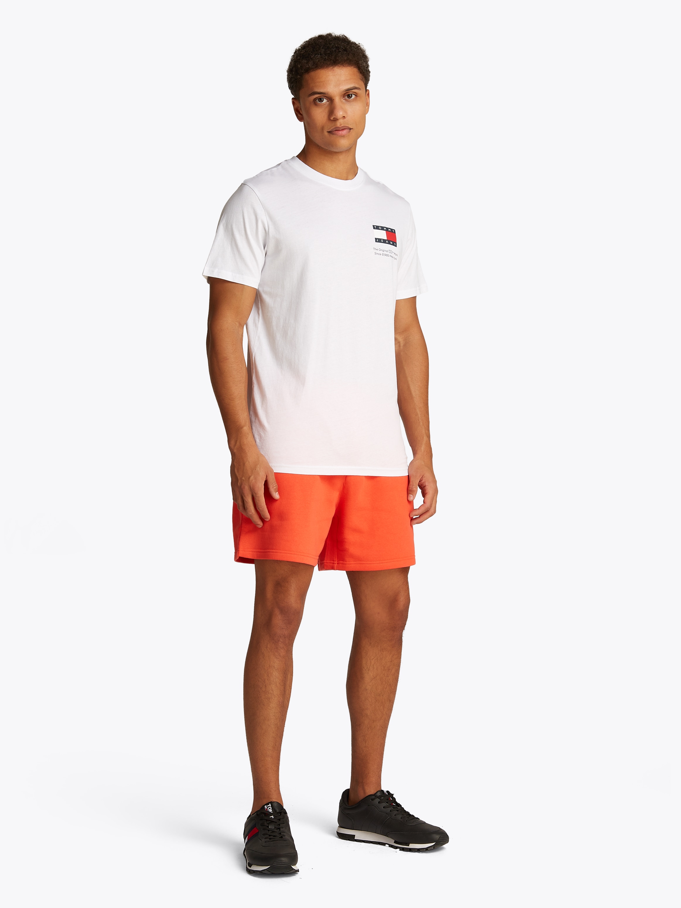 Tommy Jeans T-Shirt »TJM SLIM 2PACK S/S FLAG DNA TEE«, (Packung, 2er), mit grossem Logodruck auf der Brust