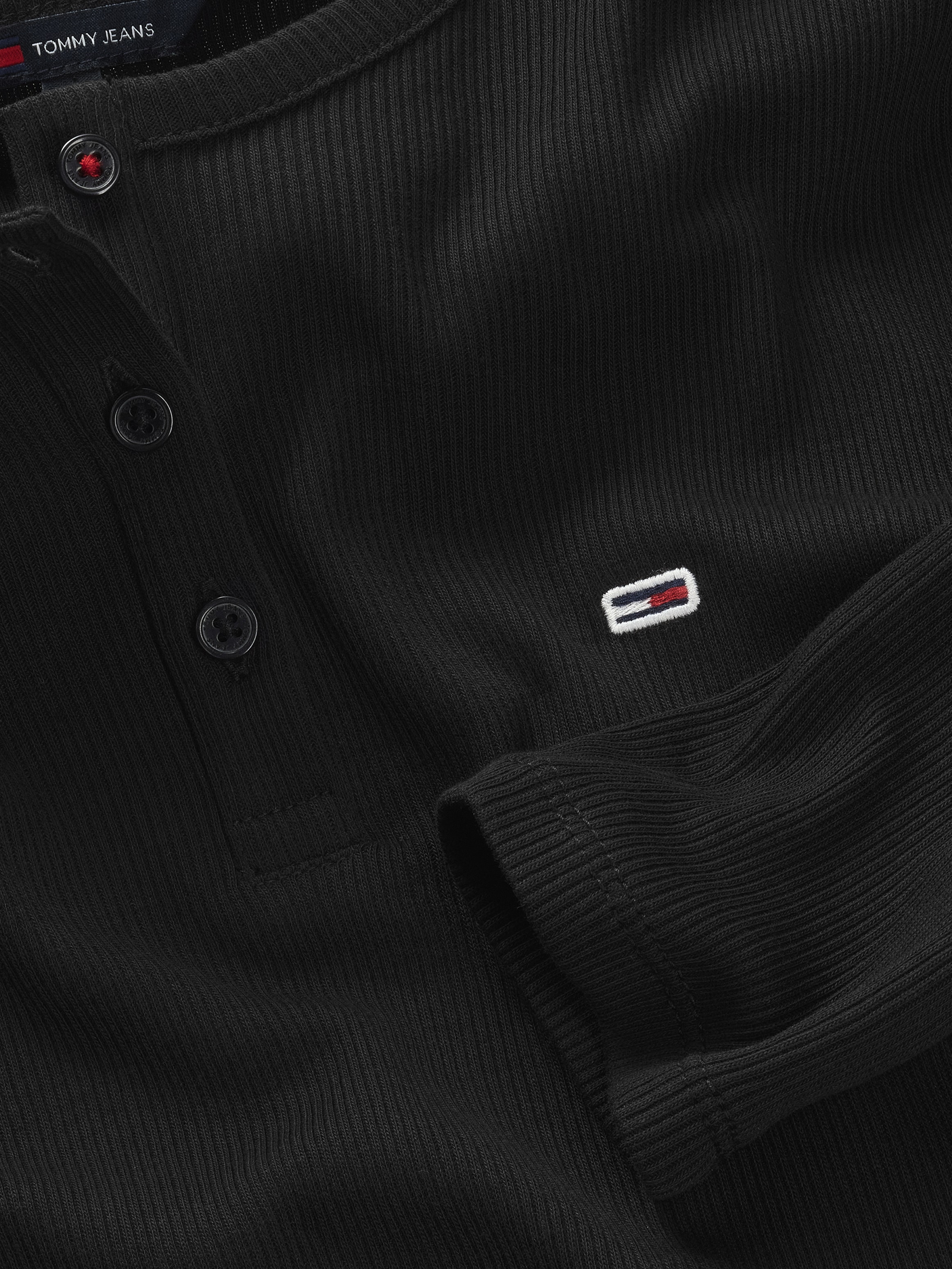 Tommy Jeans Curve Langarmshirt »TJW SLIM BUTTON RIB«, in Grossen Grössen, Rippoptik, mit Loogstickerei