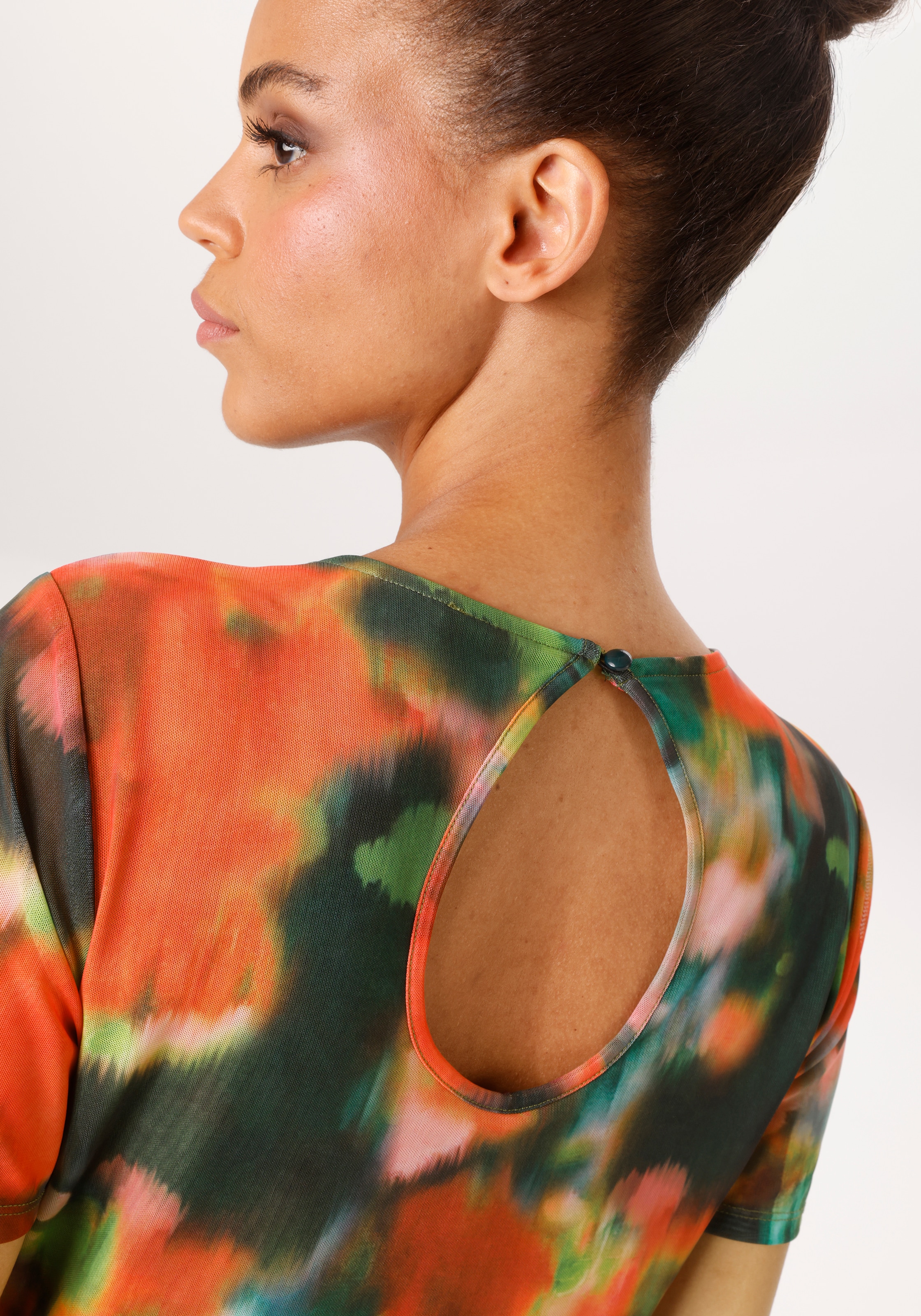 Aniston CASUAL Sommerkleid mit raffinierten Cut-Out im Rücken - NEUE KOLLEKTION