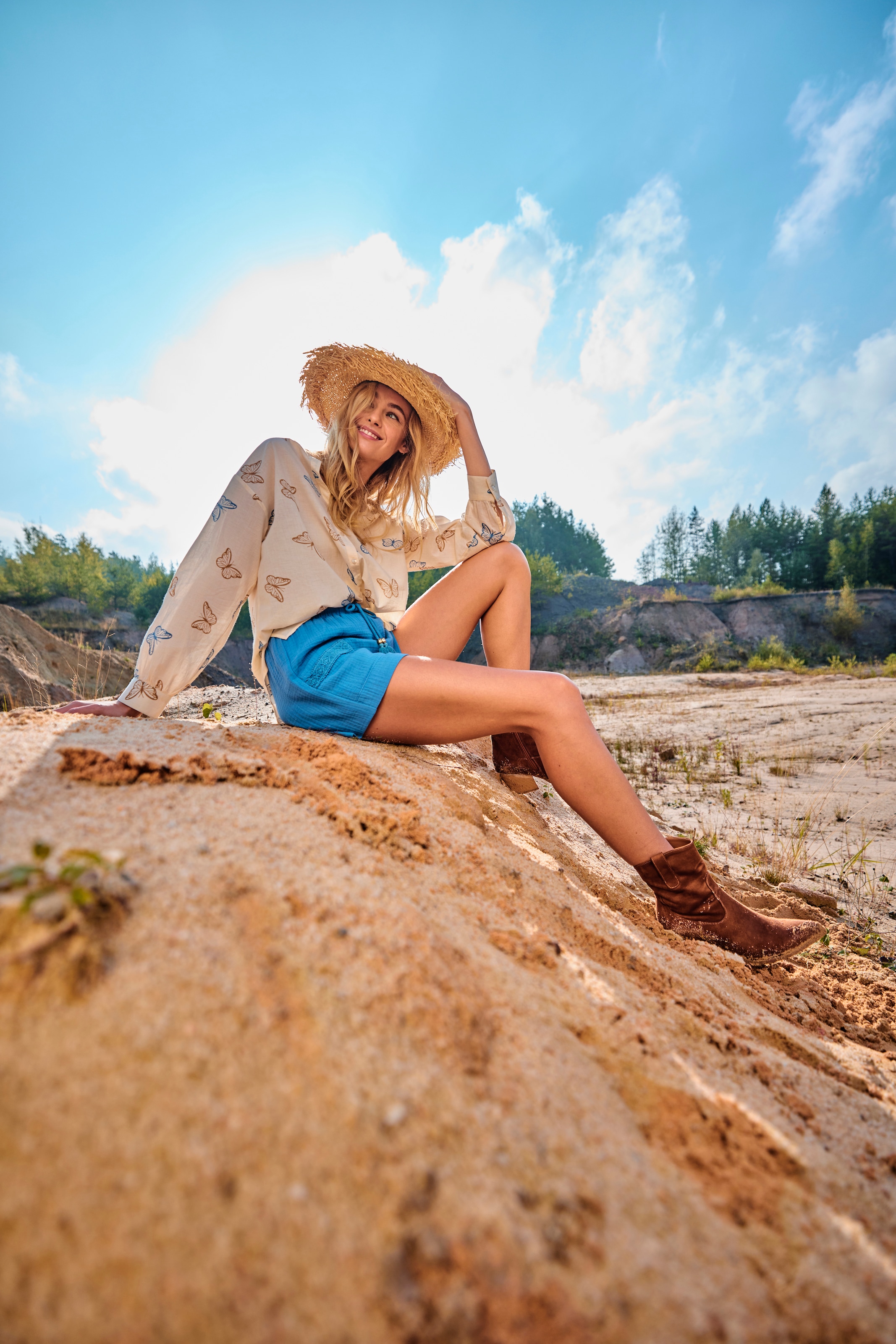 Aniston CASUAL Shorts, mit Häkel-Applikationen verziert - NEUE KOLLEKTION