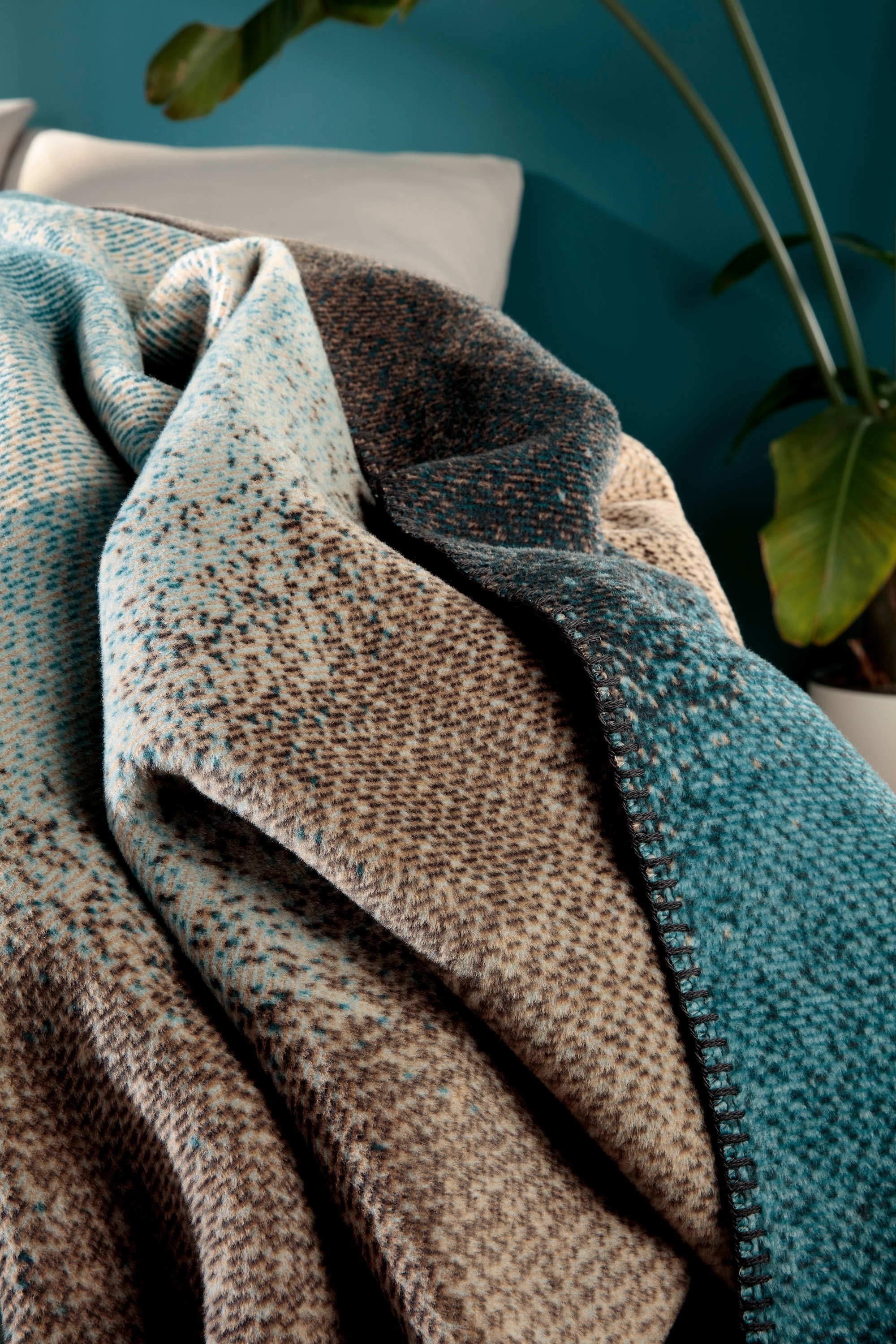 Biederlack Wohndecke »Blue Fade« trendige Farben mit fliessendem Übergang