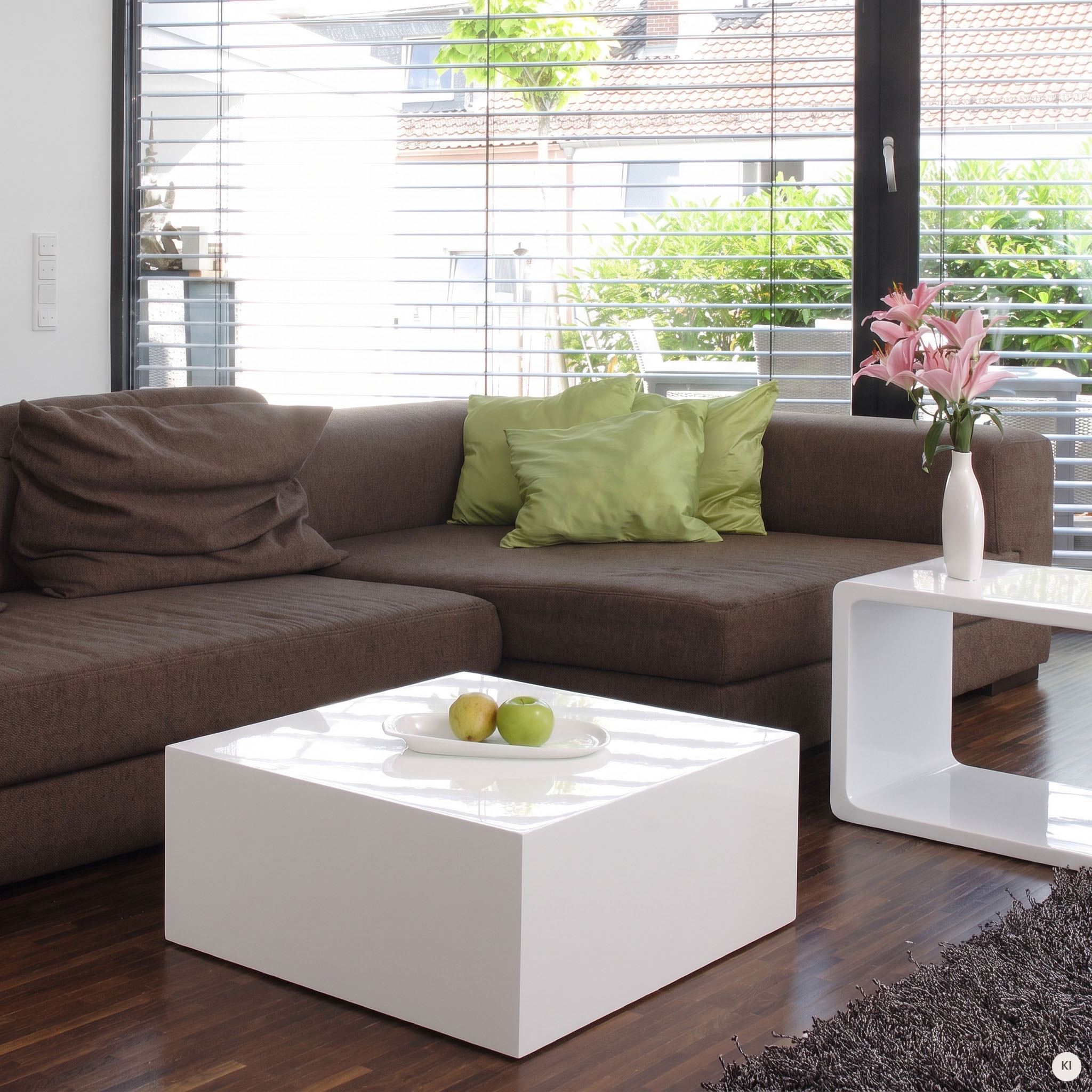 SalesFever Table basse table ultra-moderne laquée brillante avec caractère lounge et surface facile d’entretien