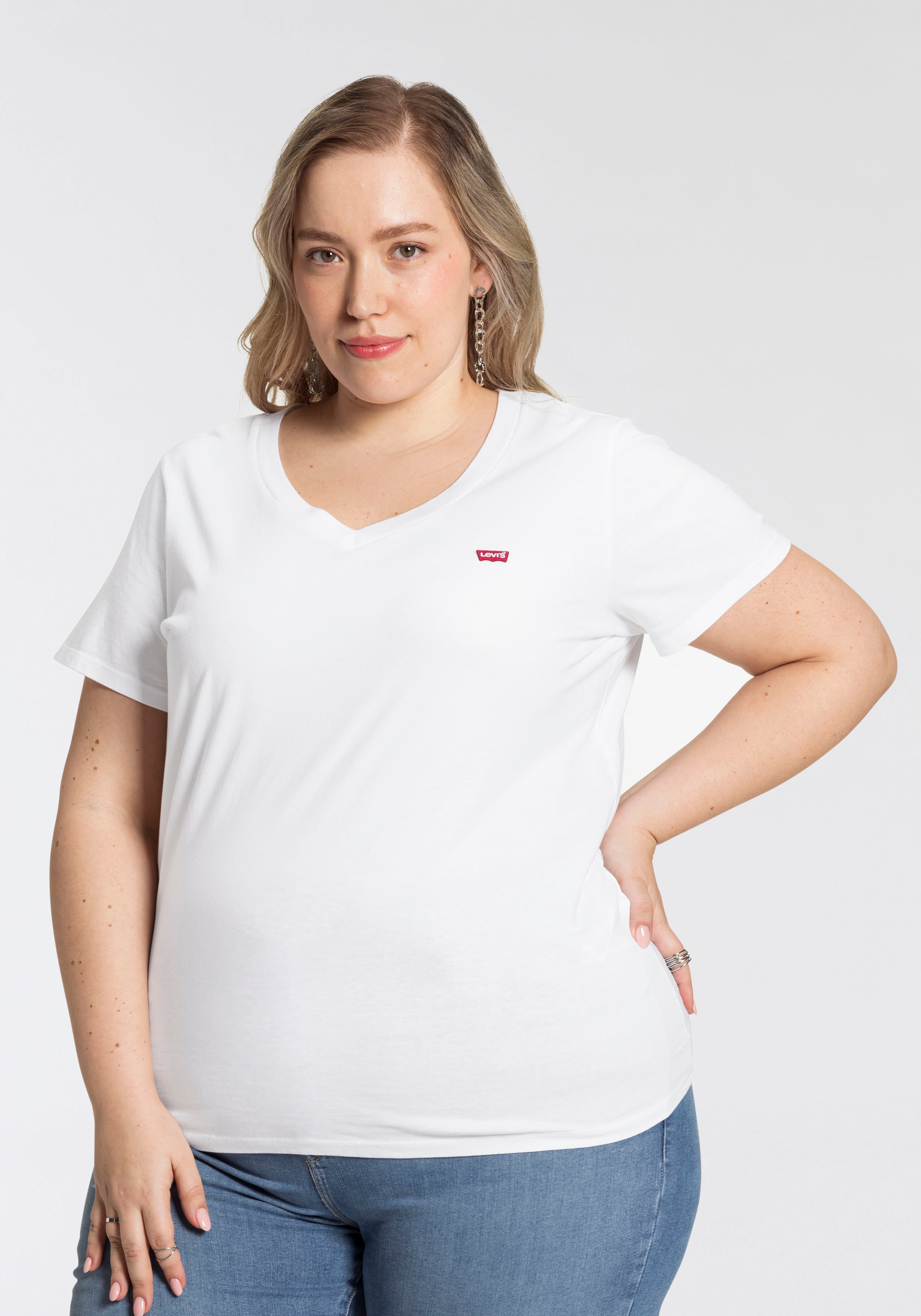 Image of Levis Plus V-Shirt "V NECK TEE" Figurumspielende Passform