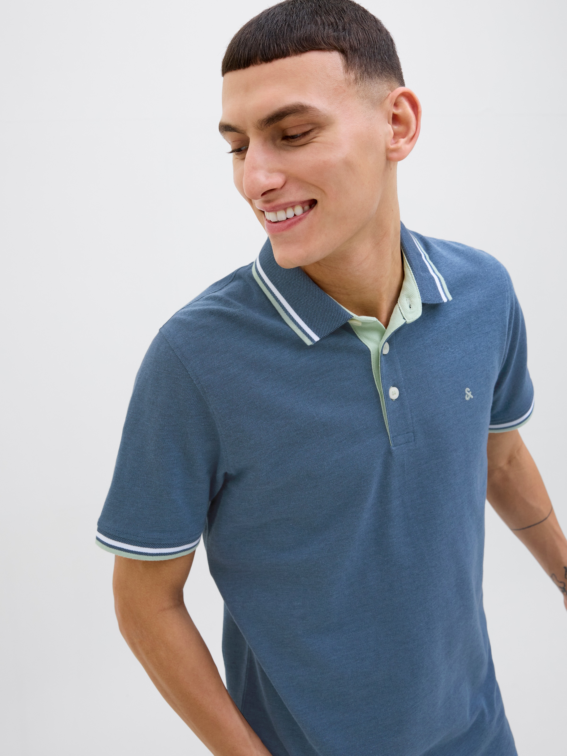 Jack & Jones Poloshirt »JJEPAULOS POLO SS NOOS«, mit Logo Stickerei
