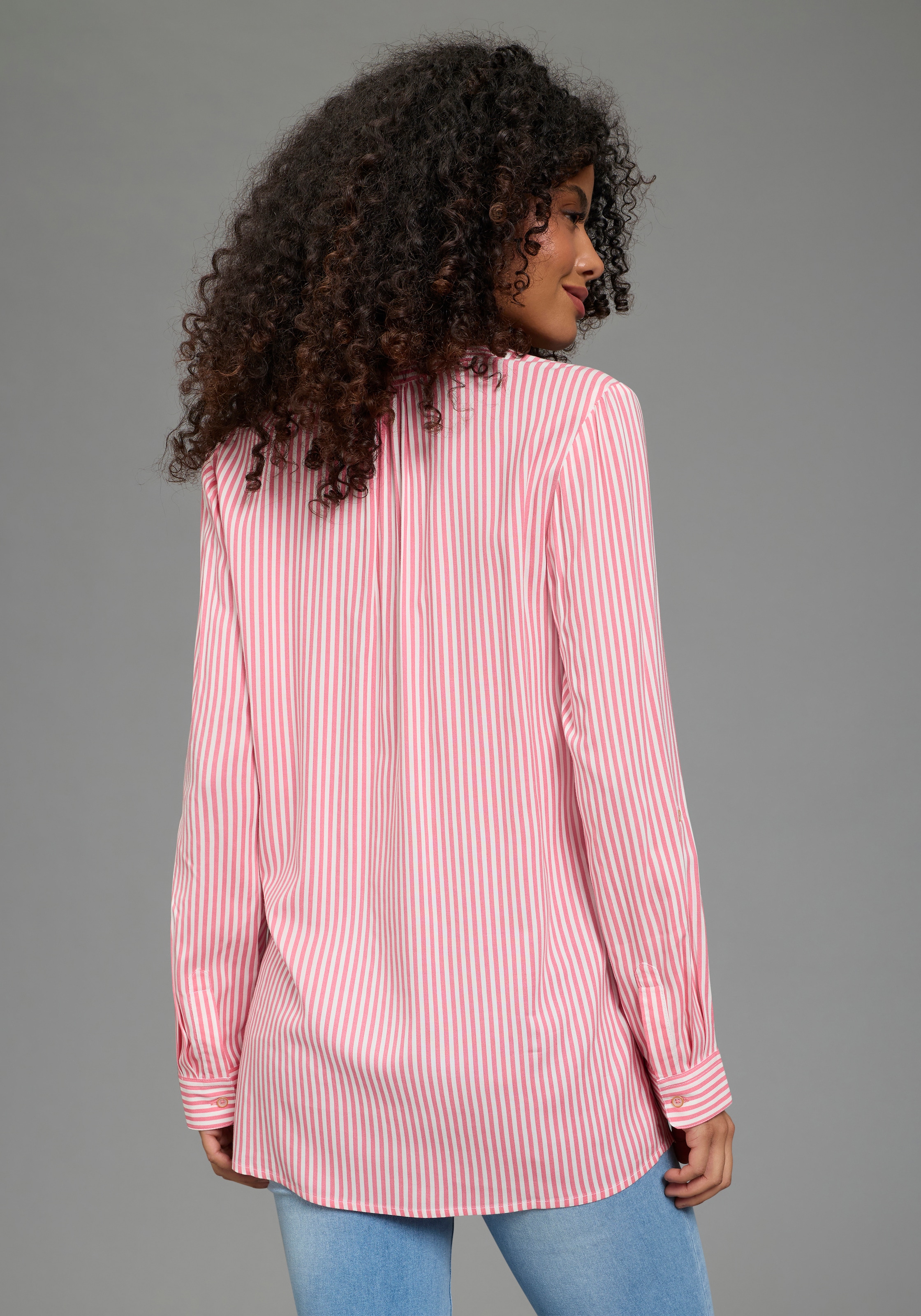 KangaROOS Blouse à enfiler Langarmbluse, figurumspielende Passform, Rundhalsausschnitt