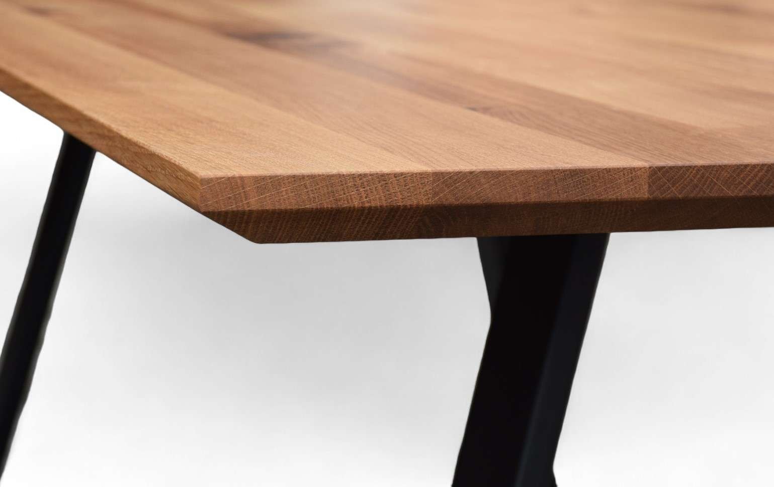 Home affaire Esstisch »Reidigen Küchentisch, A-Form Metallgestell, Wildeiche massiv geölt«, Baum Kante oder Schweizer Kante, erhältlich in 3 Grössen und 2 Farben